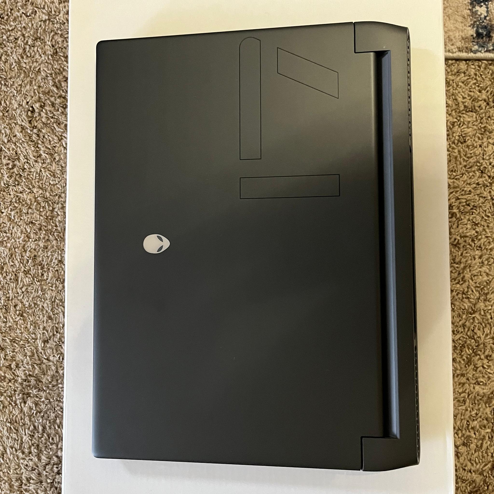 Alienware M17 R5 Ryzen 7 6800H rx6700m 1080p 165hz