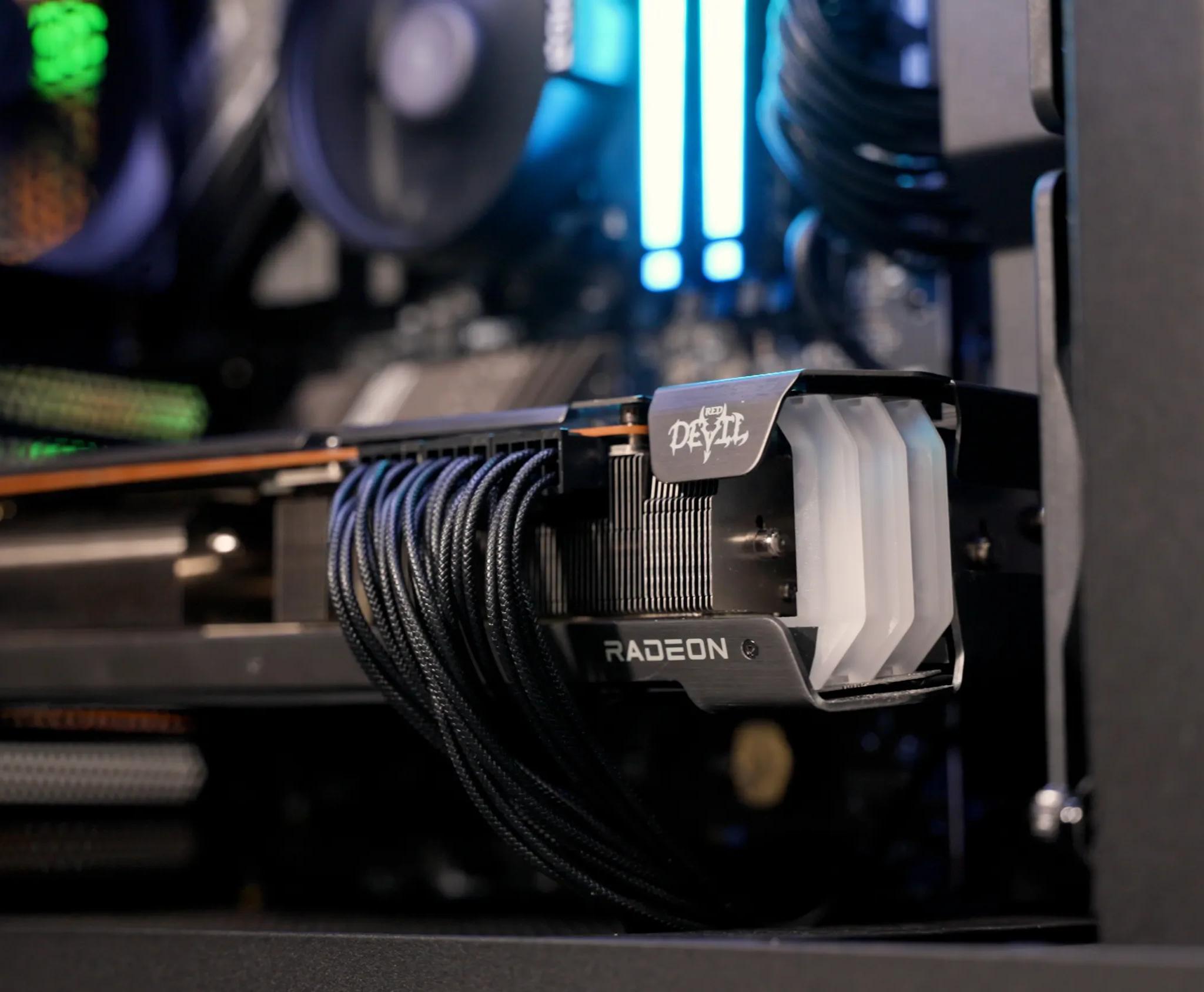 Nerd on a Budget | LTT PC Challenge Build – Ryzen 5 7600 + RX 6950 XT