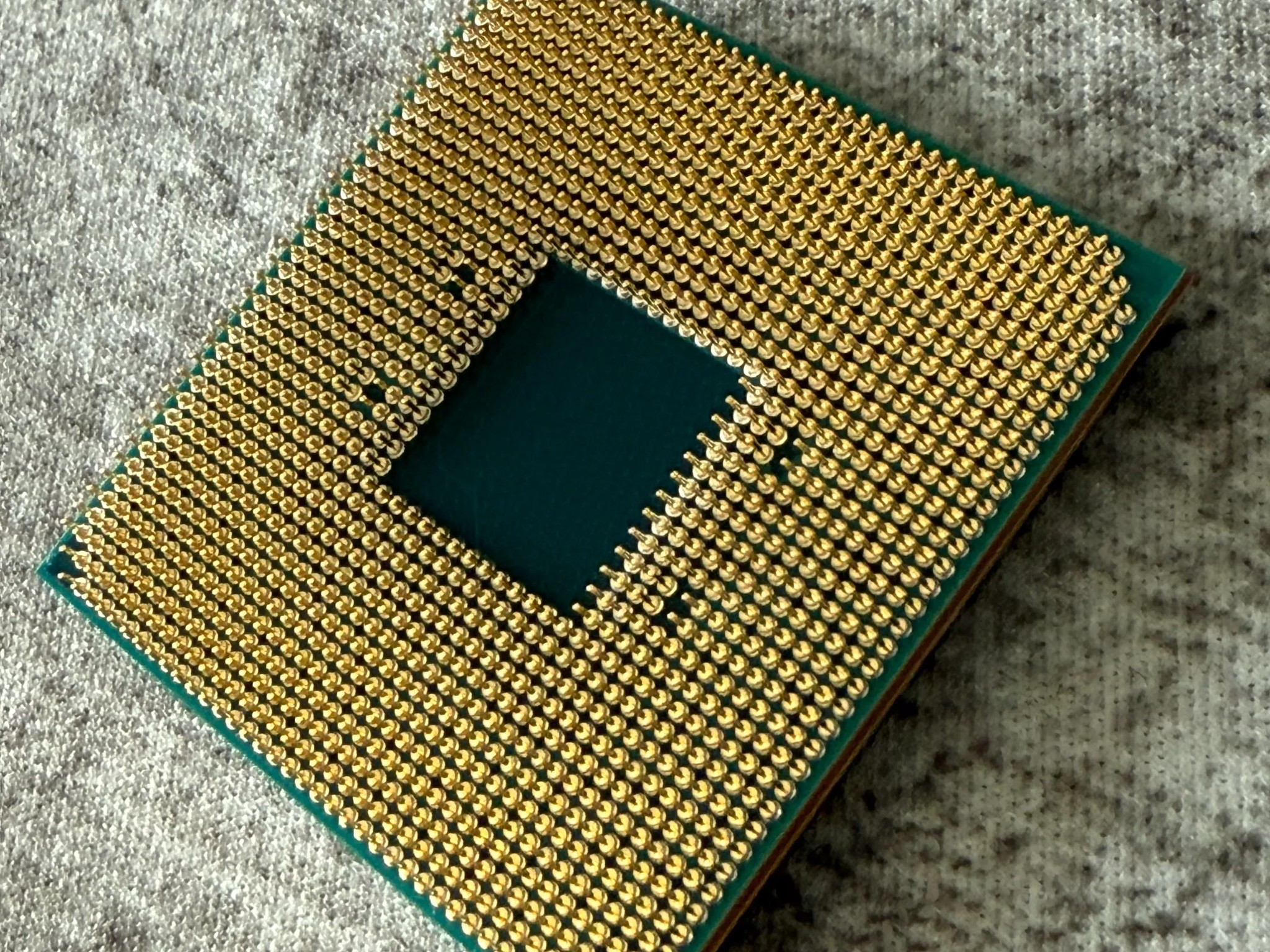 AMD Ryzen 7 2700X CPU 8-core 16-thread AM4 socket with Wraith Prism cooler