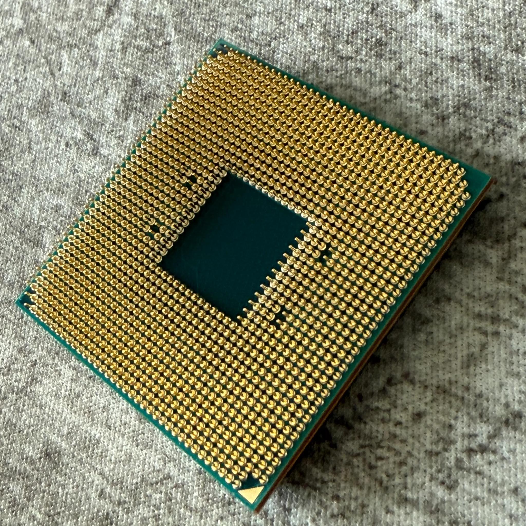 AMD Ryzen 7 2700X CPU 8-core 16-thread AM4 socket with Wraith Prism cooler