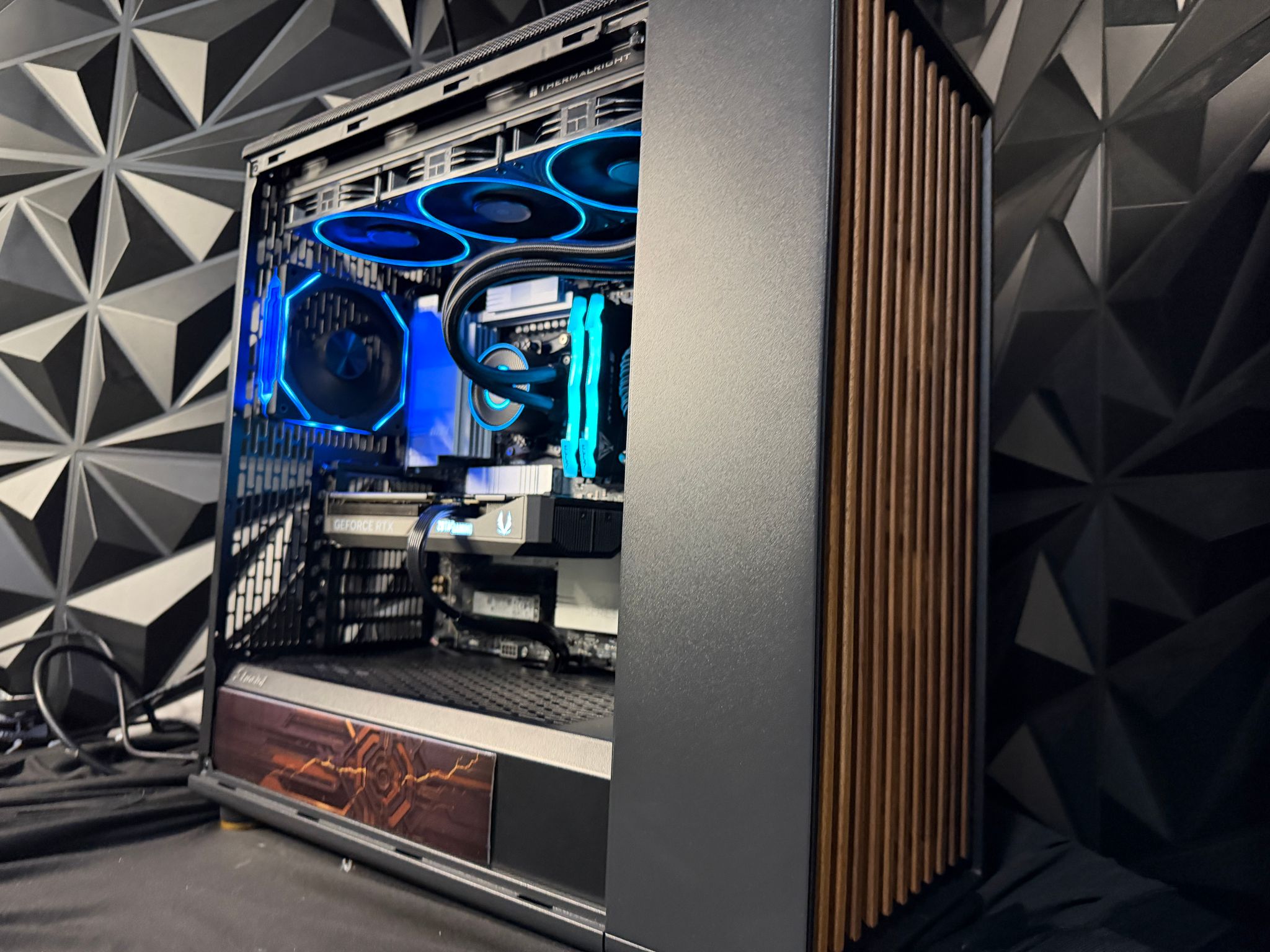 🪵⚙️ IRON WOOD ⚙️🪵 Ryzen 9 9900X| RTX 5070| 32 GB DDR5 8000Mhz|4.5 TB NVMe| 850W Gold PSU
