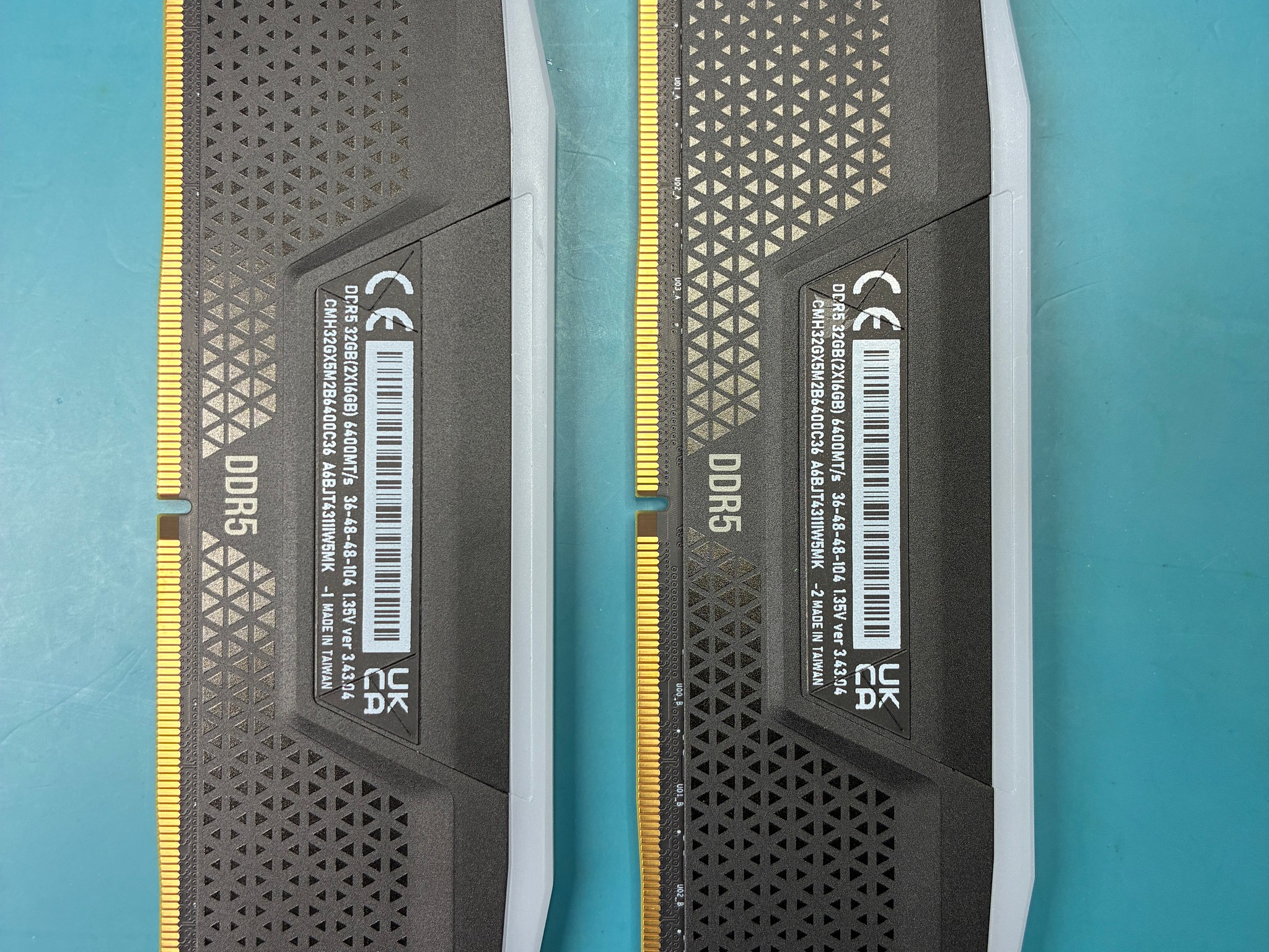 Corsair Vengeance RGB DDR5 RAM 32GB kit (Memory)