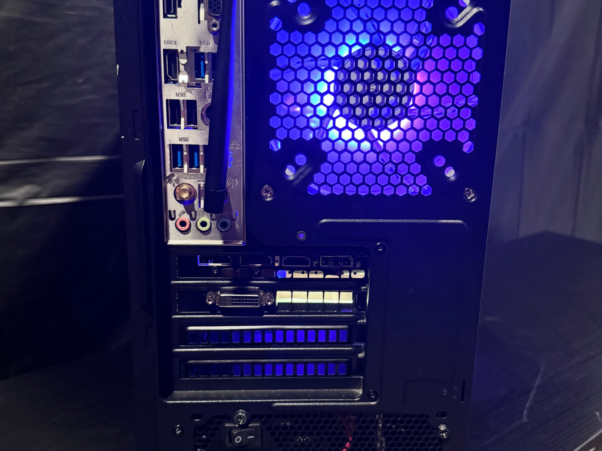 BLACK FRIDAY SALE (MID RANGE GAMING PC) RYZEN 7 3700x GeForce GTX 1070TI 8GB