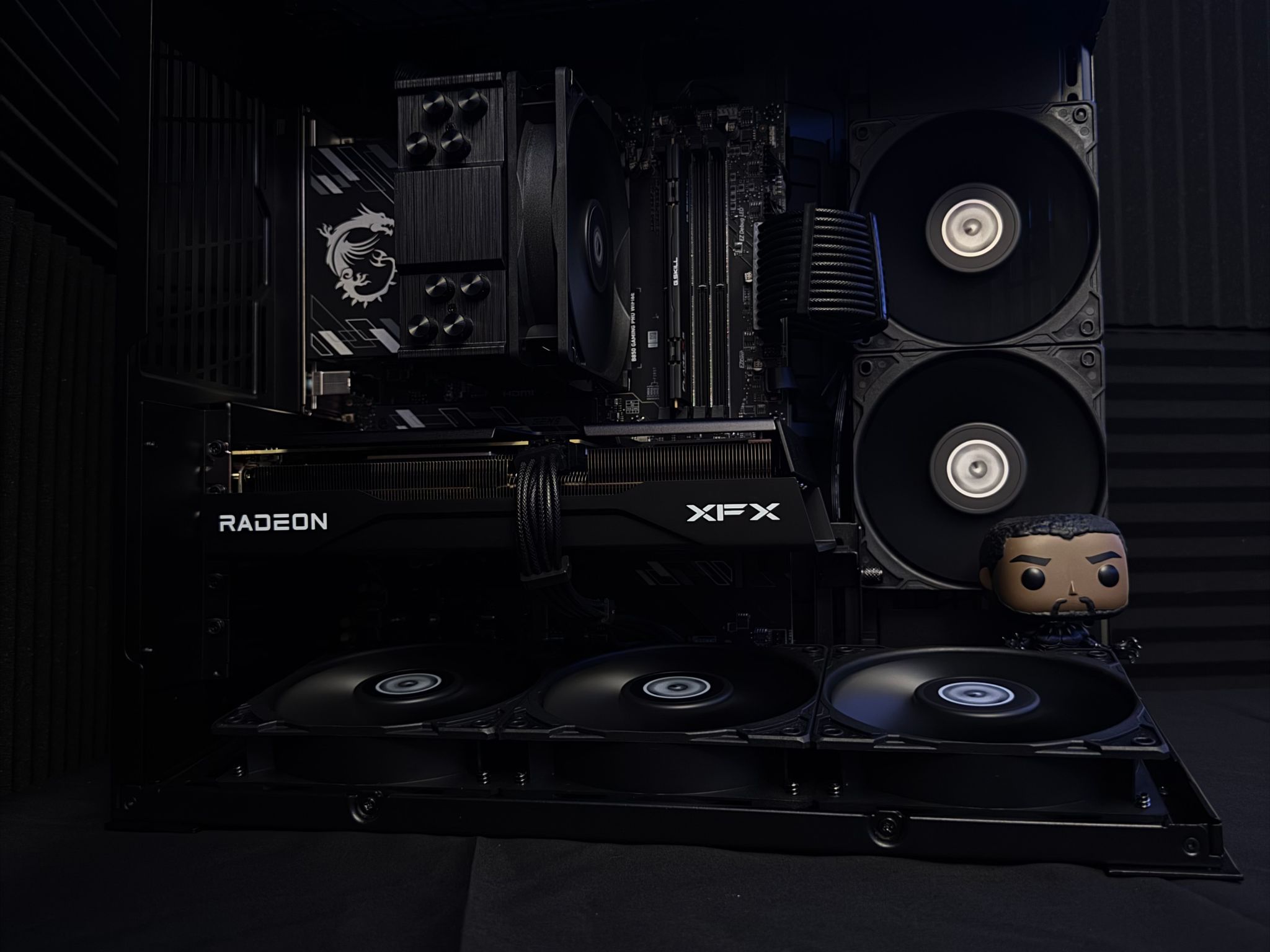 |The Black Panther Gaming PC|RX 9060 XT 16 GB|16 GB DDR5 6000|Ryzen 5 7600X3D|512 GB NVMe|ALL BLACK|