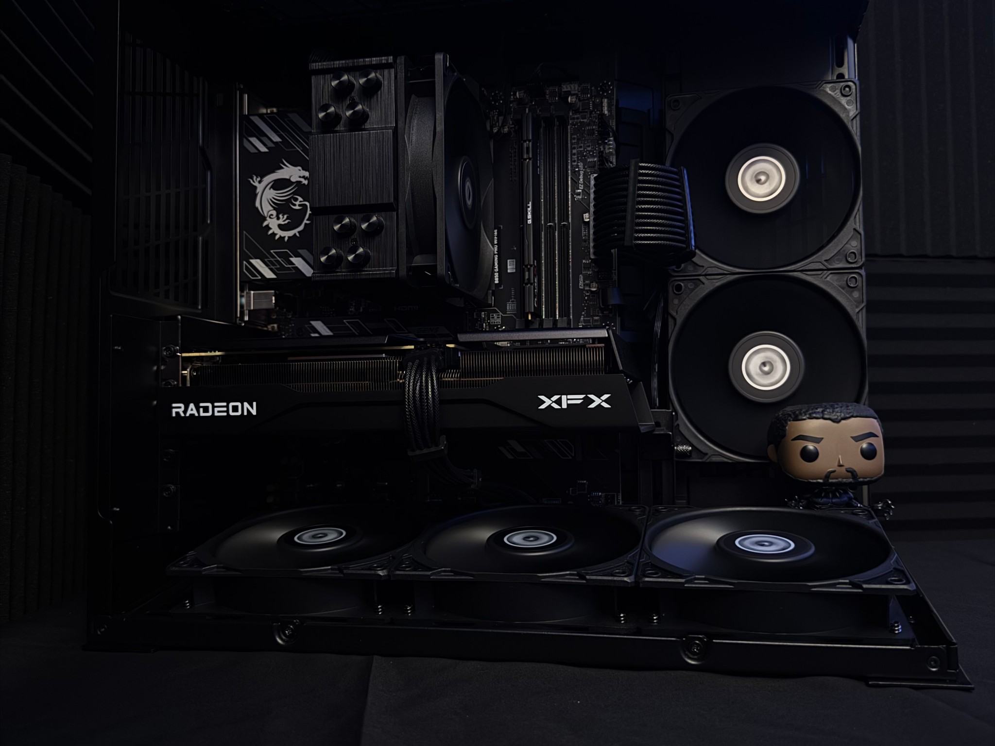 |The Black Panther Gaming PC|RX 9060 XT 16 GB|16 GB DDR5 6000|Ryzen 5 7600X3D|512 GB NVMe|ALL BLACK|