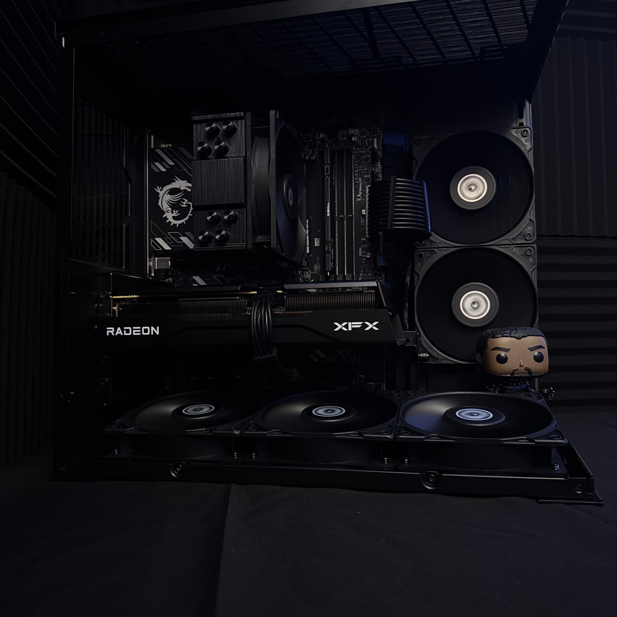 |The Black Panther Gaming PC|RX 9060 XT 16 GB|16 GB DDR5 6000|Ryzen 5 7600X3D|512 GB NVMe|ALL BLACK|