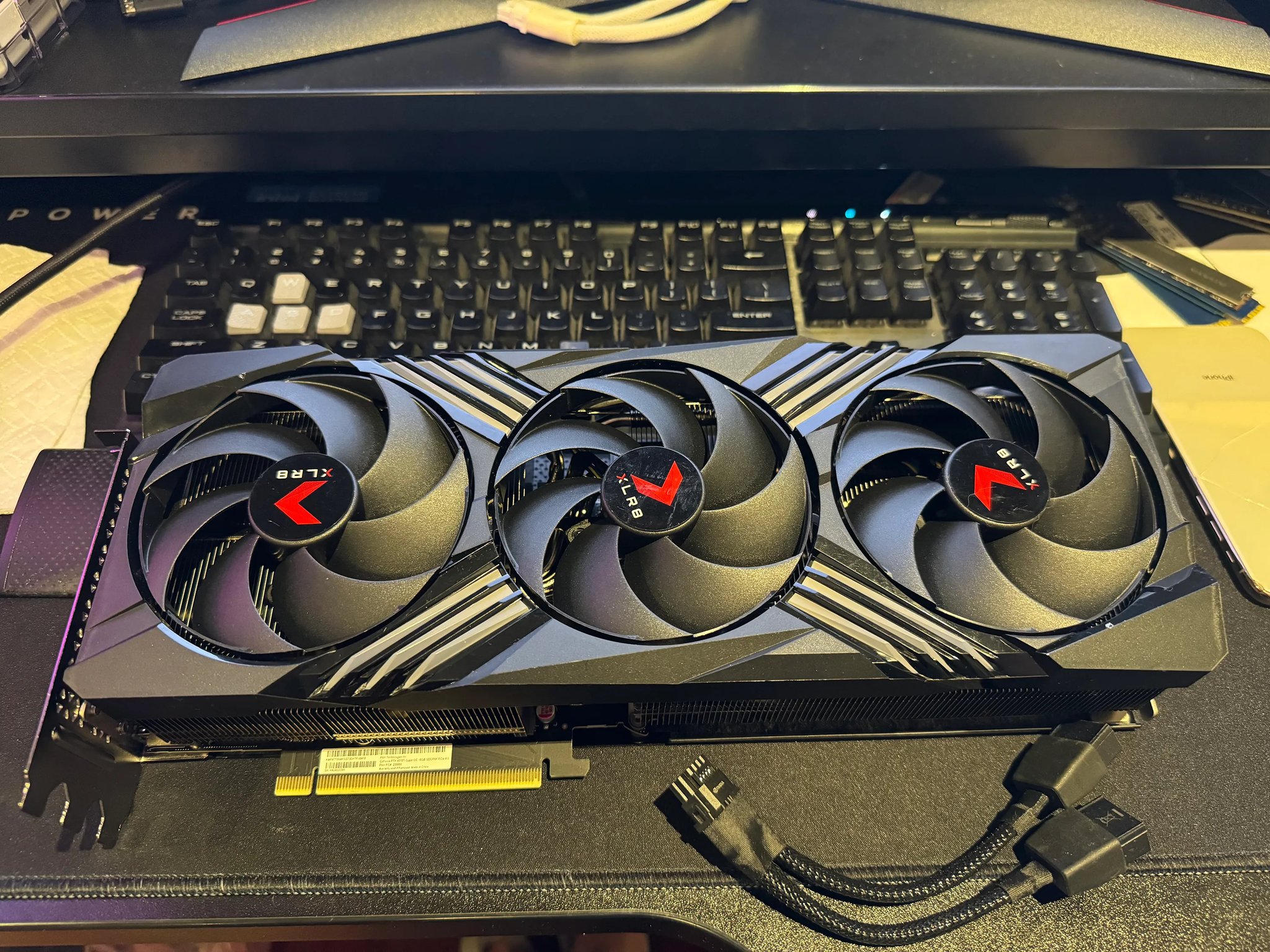 PNY GeForce RTX™ 4070 Ti Super 16GB XLR8 Gaming VERTO™ Epic-X RGB™ OC Triple Fan RGB