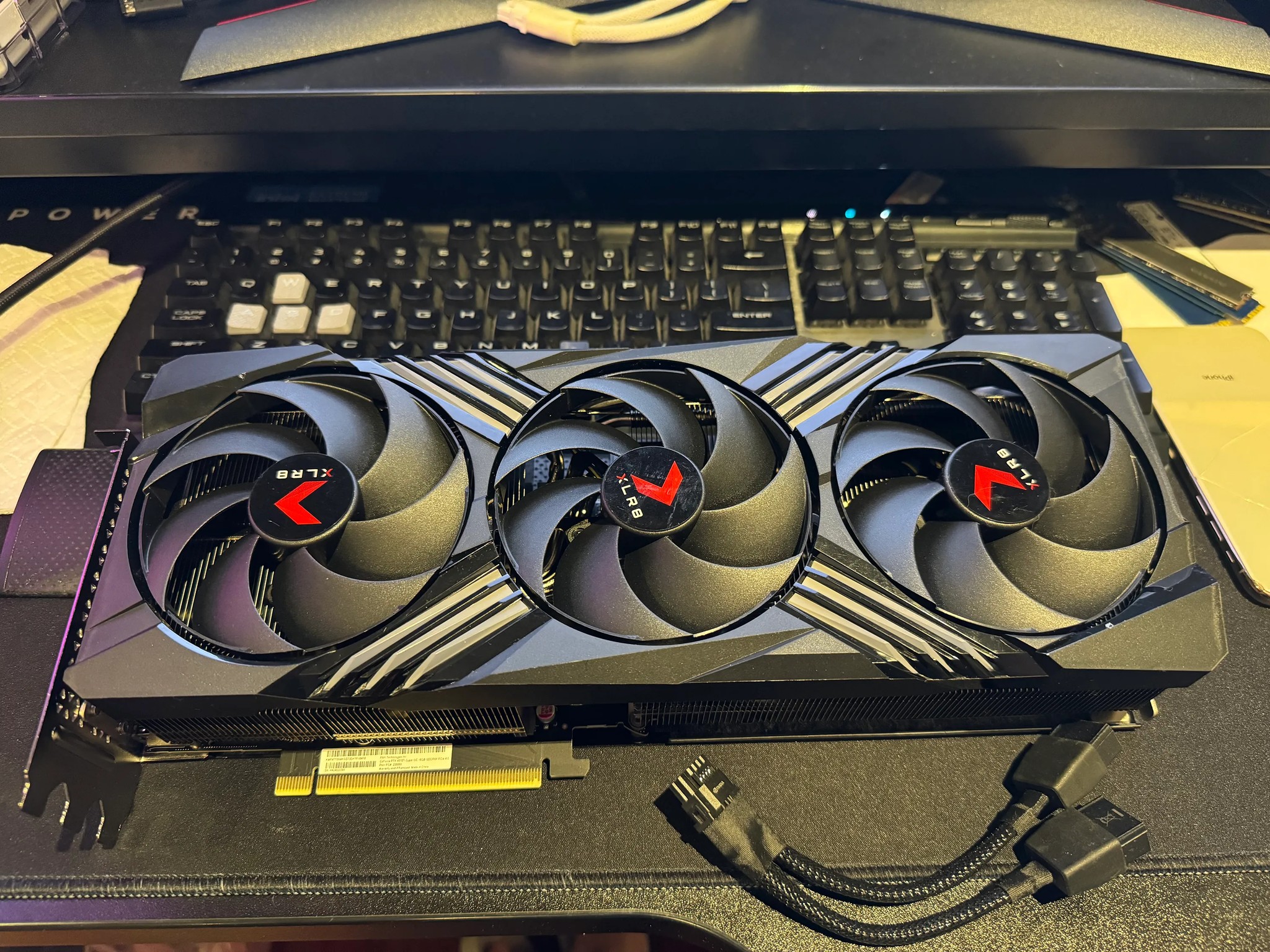 PNY GeForce RTX™ 4070 Ti Super 16GB XLR8 Gaming VERTO™ Epic-X RGB™ OC Triple Fan RGB