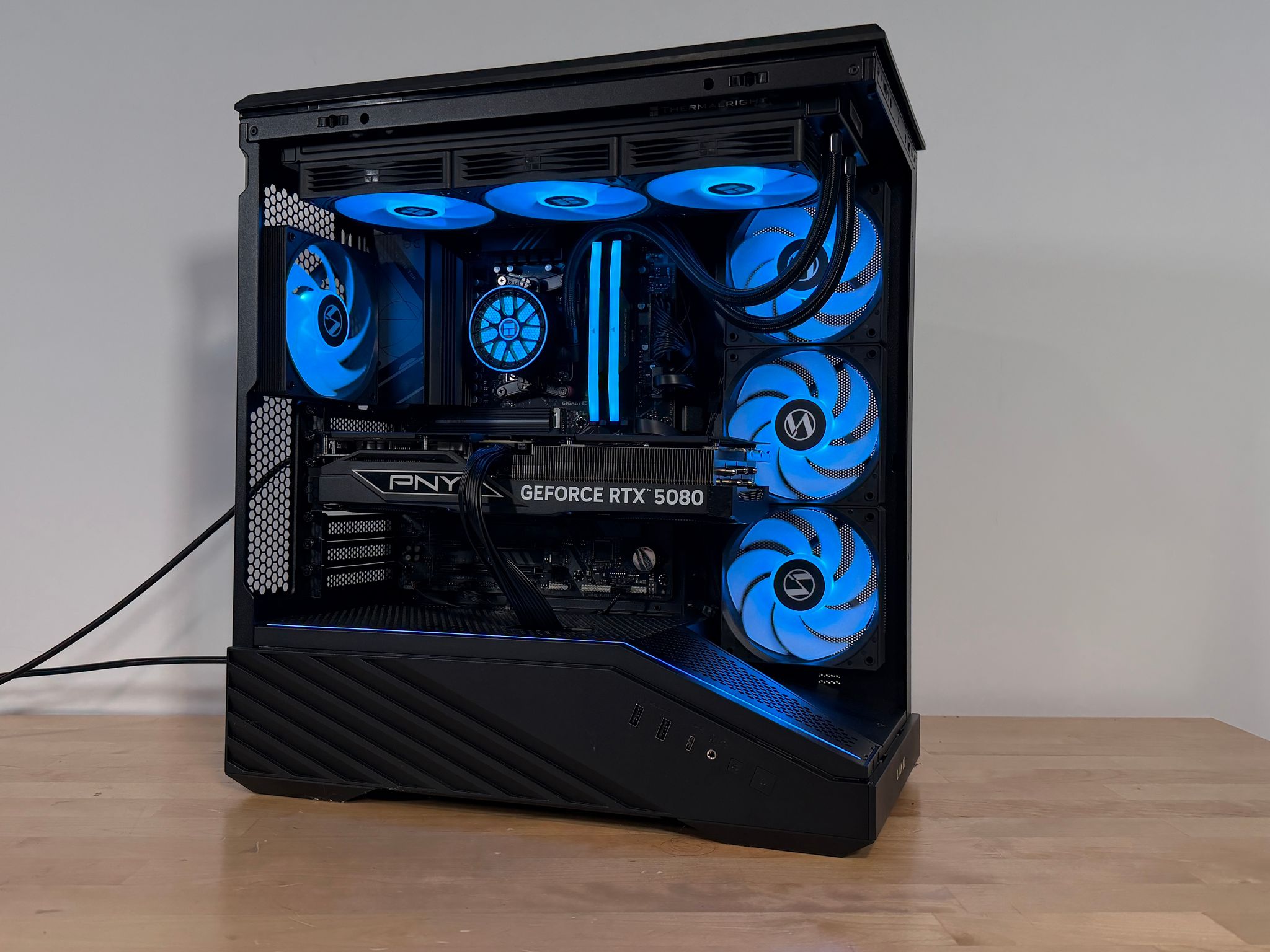 GeForce RTX 5080 - Ryzen 7 9800X3D Gaming PC