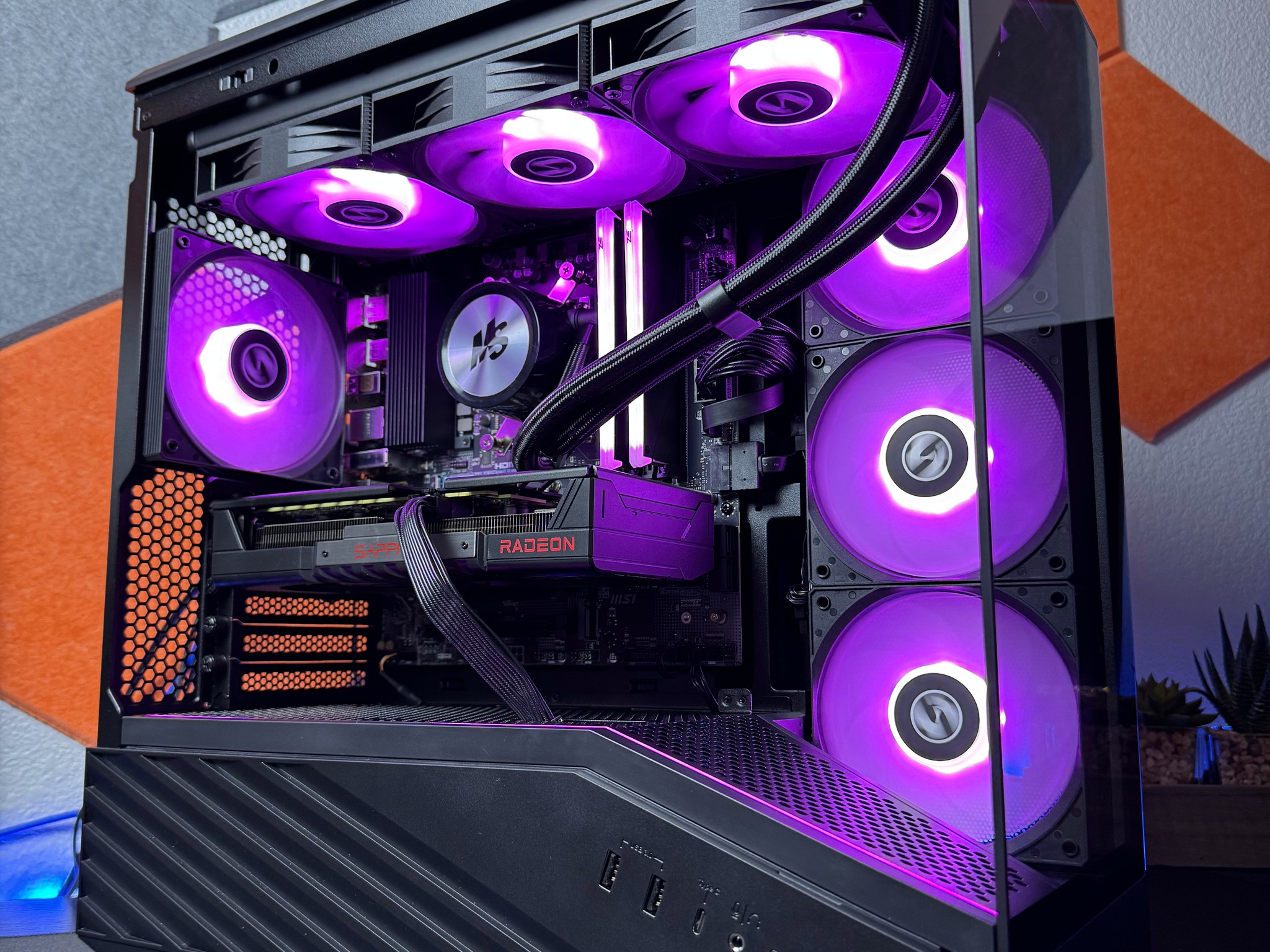 Custom Ryzen 5 7500X3D / RX 9060 XT 16g  Gaming PC Build