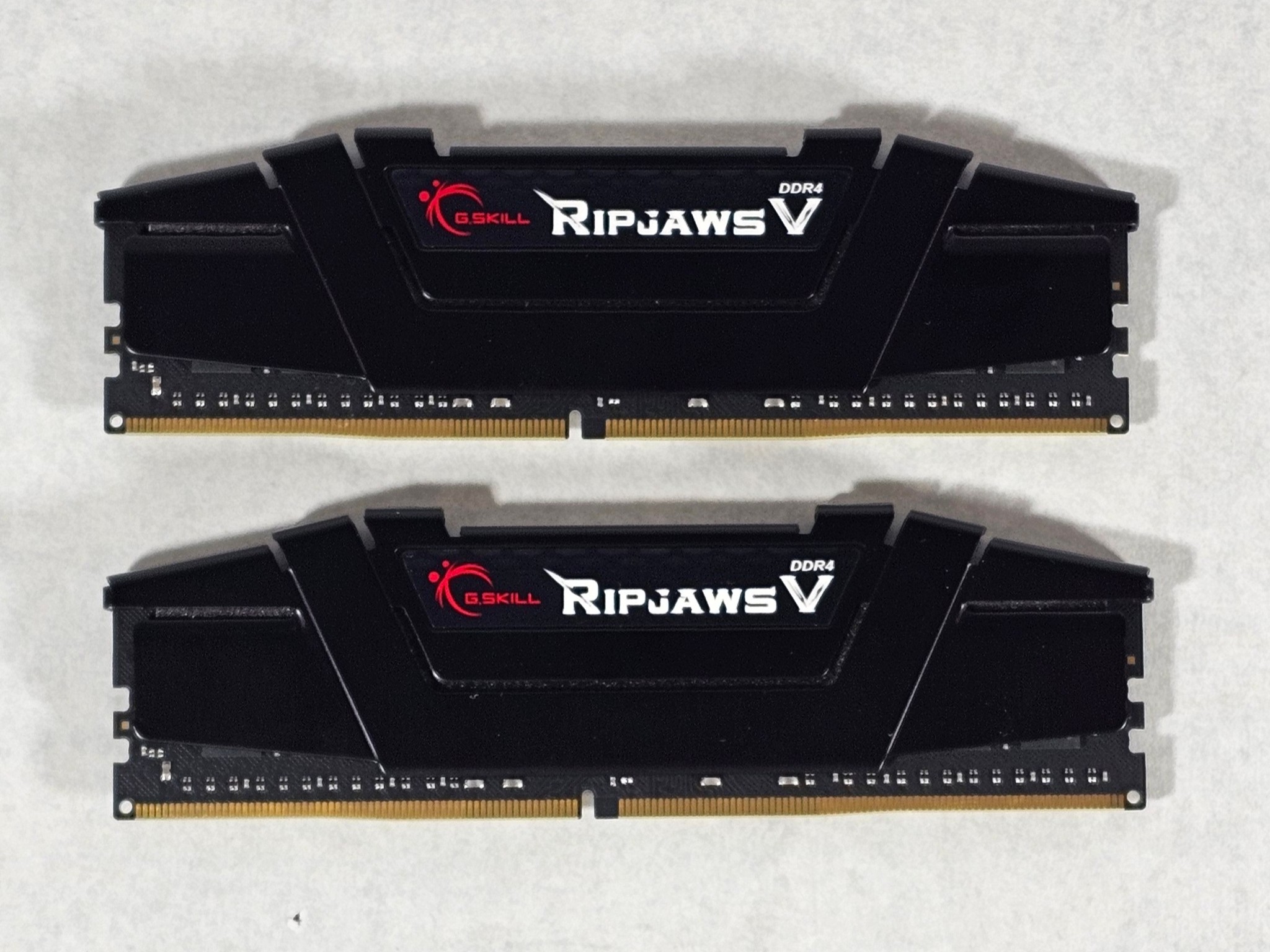 32GB DDR4 (2x16GB) 3200MT/s CL16 G.SKILL RIPJAWS V Series