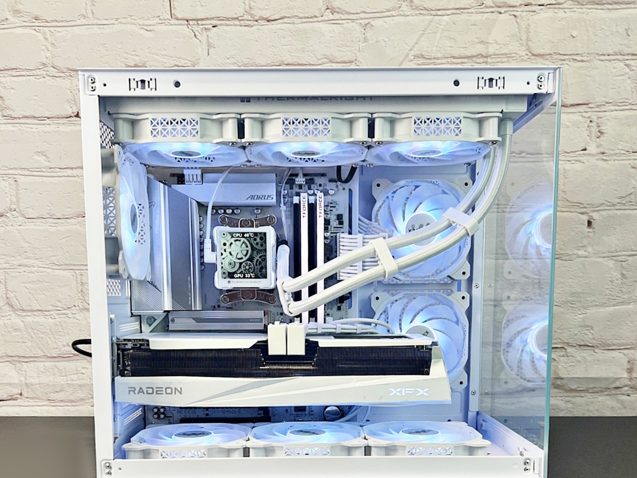 Ryzen 9800X3D RX 9070 XT 32GB DDR5 2TB M.2 WIFI 6E Win 11 Pro