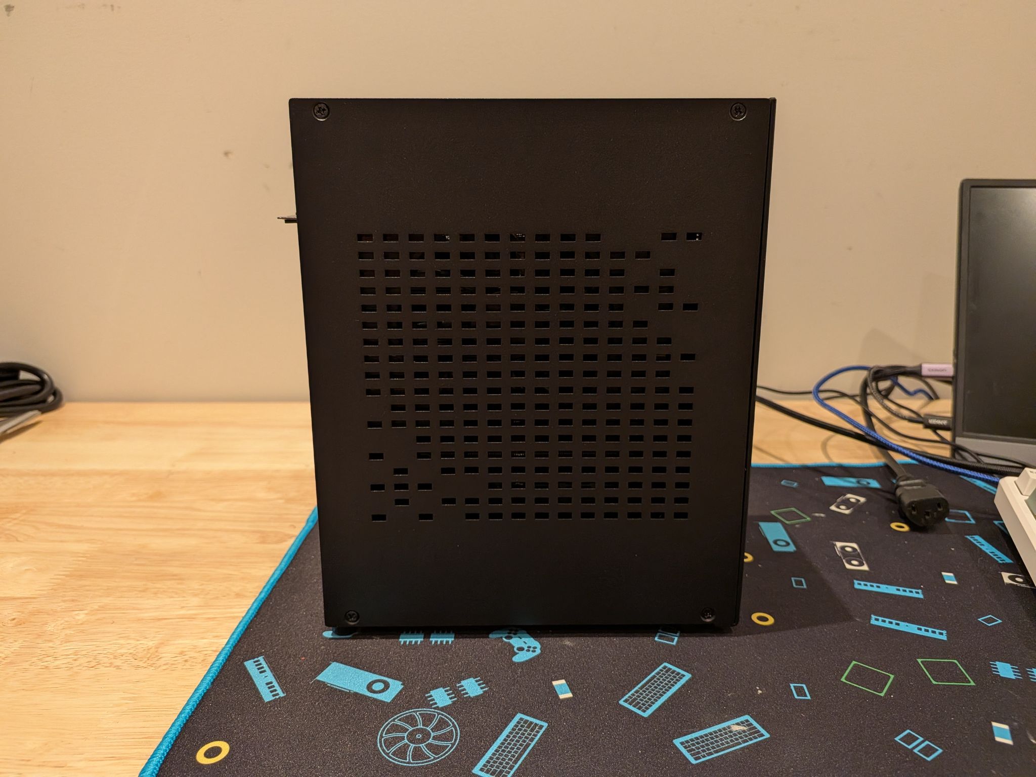 1080p Expeditioner - RTX 5060, Ryzen 5 5600X, 32 GB DDR4 RAM, 1 TB Gen 4 NVME