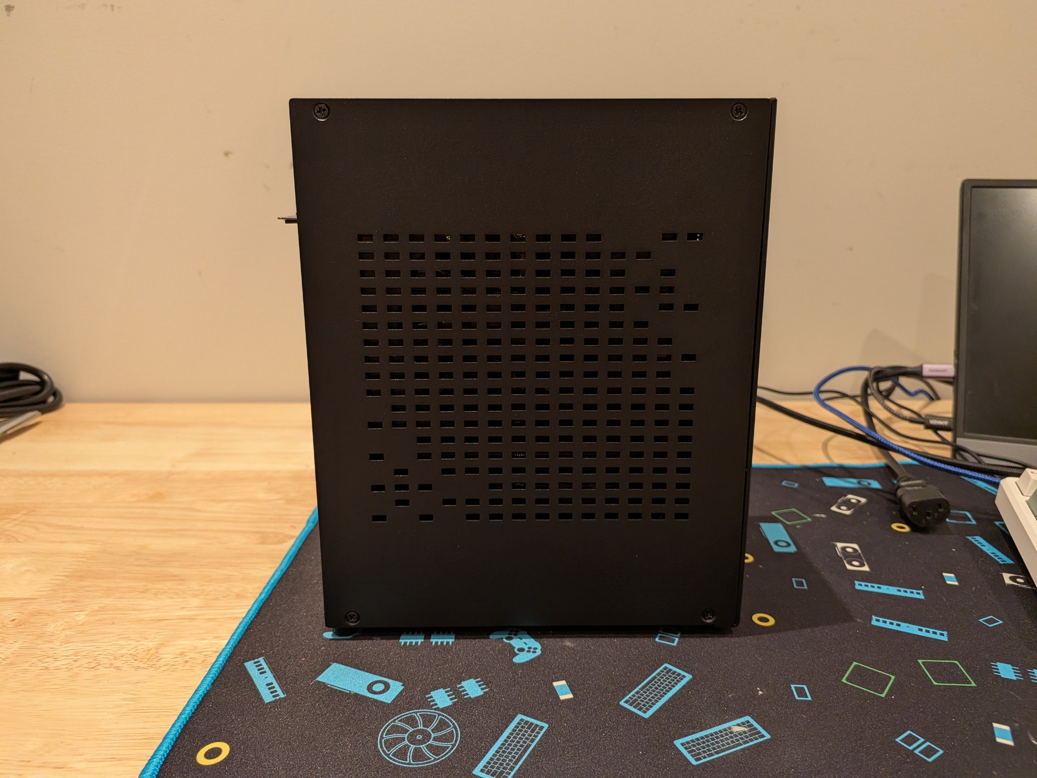 1080p Expeditioner - RTX 5060, Ryzen 5 5600X, 32 GB DDR4 RAM, 1 TB Gen 4 NVME