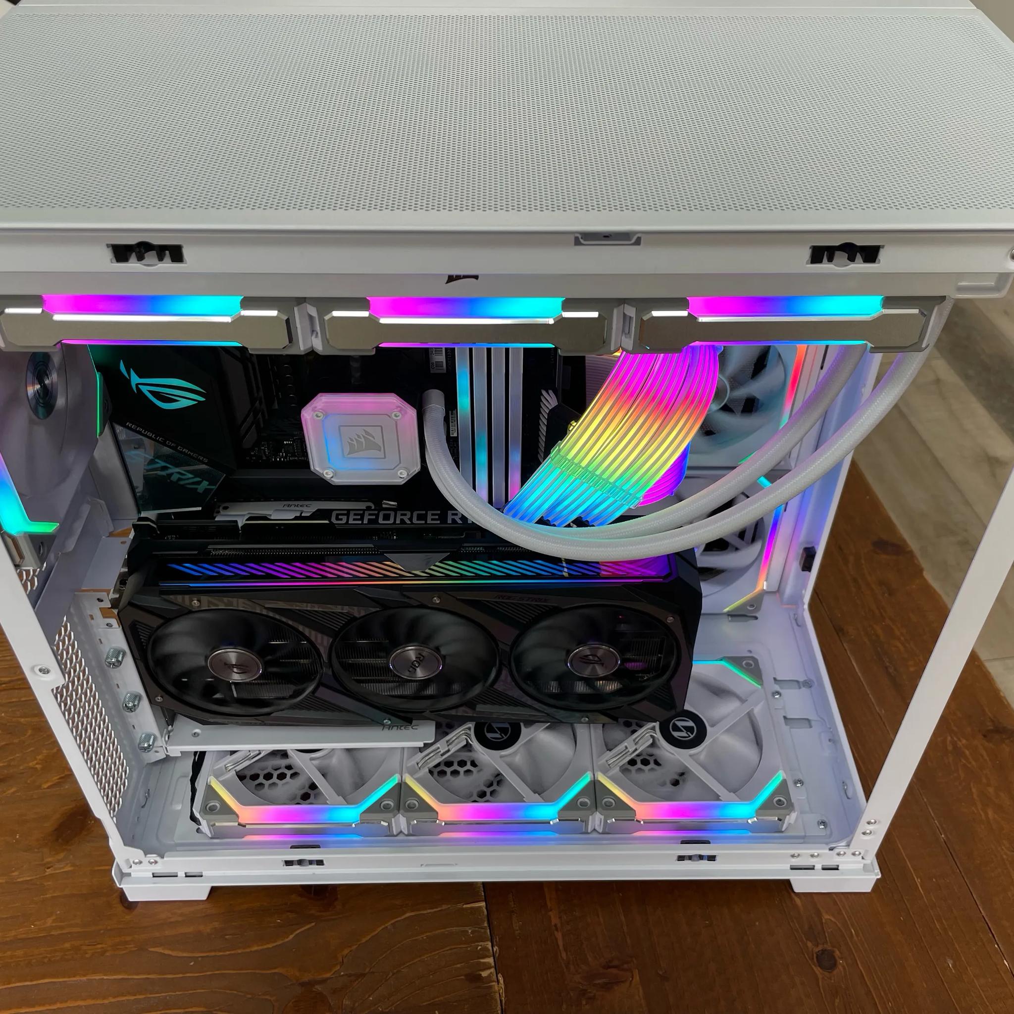 White Beast: RTX 3090 STRIX 24GB, Ryzen 9 5900X, 32GB DDR4 3600MHz Corsair Vengeance RAM, 5TB