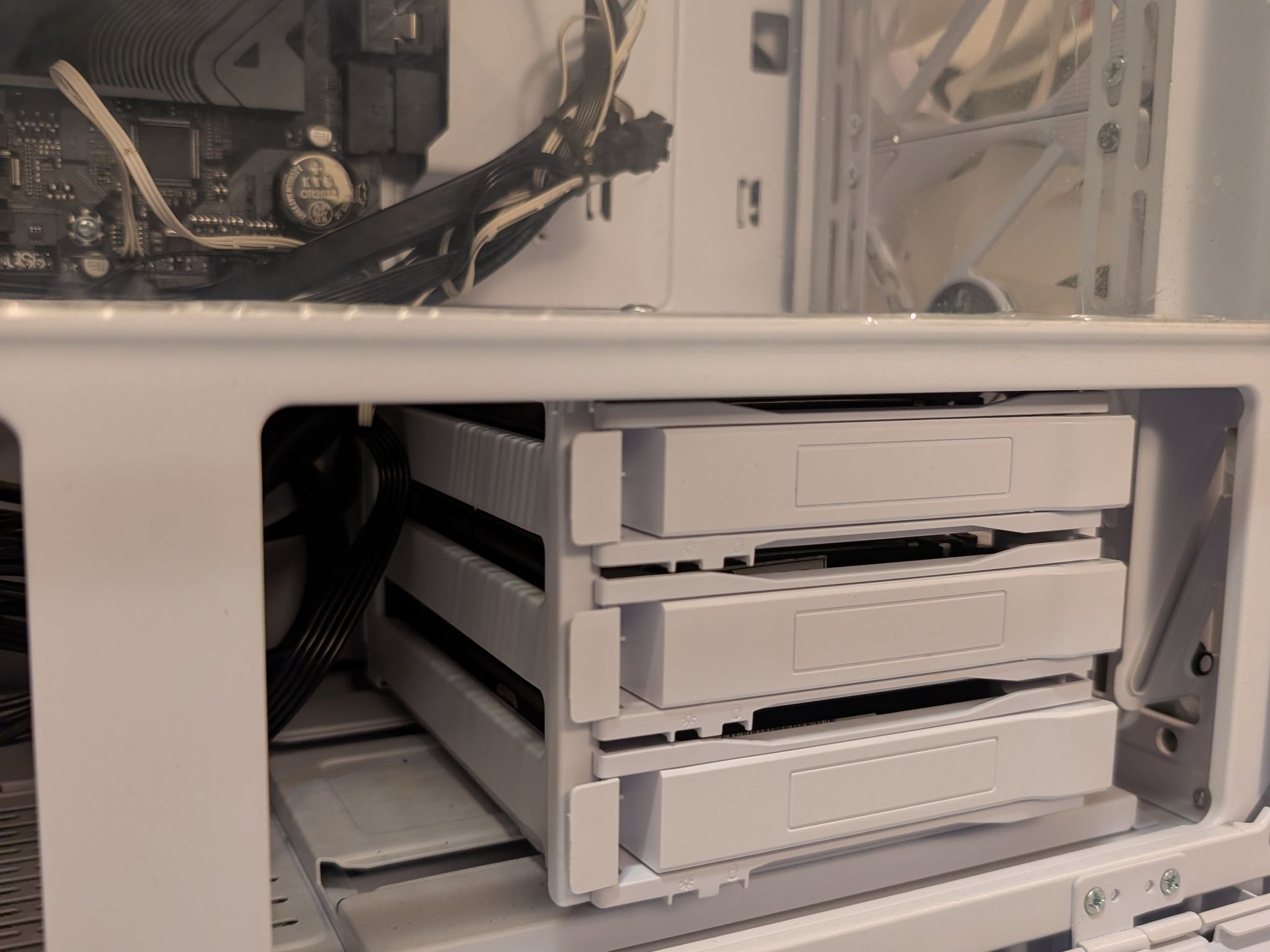 White Tempered Glass Ryzen 7 7700X 8-core RTX 3060 12GB 32GB DDR5