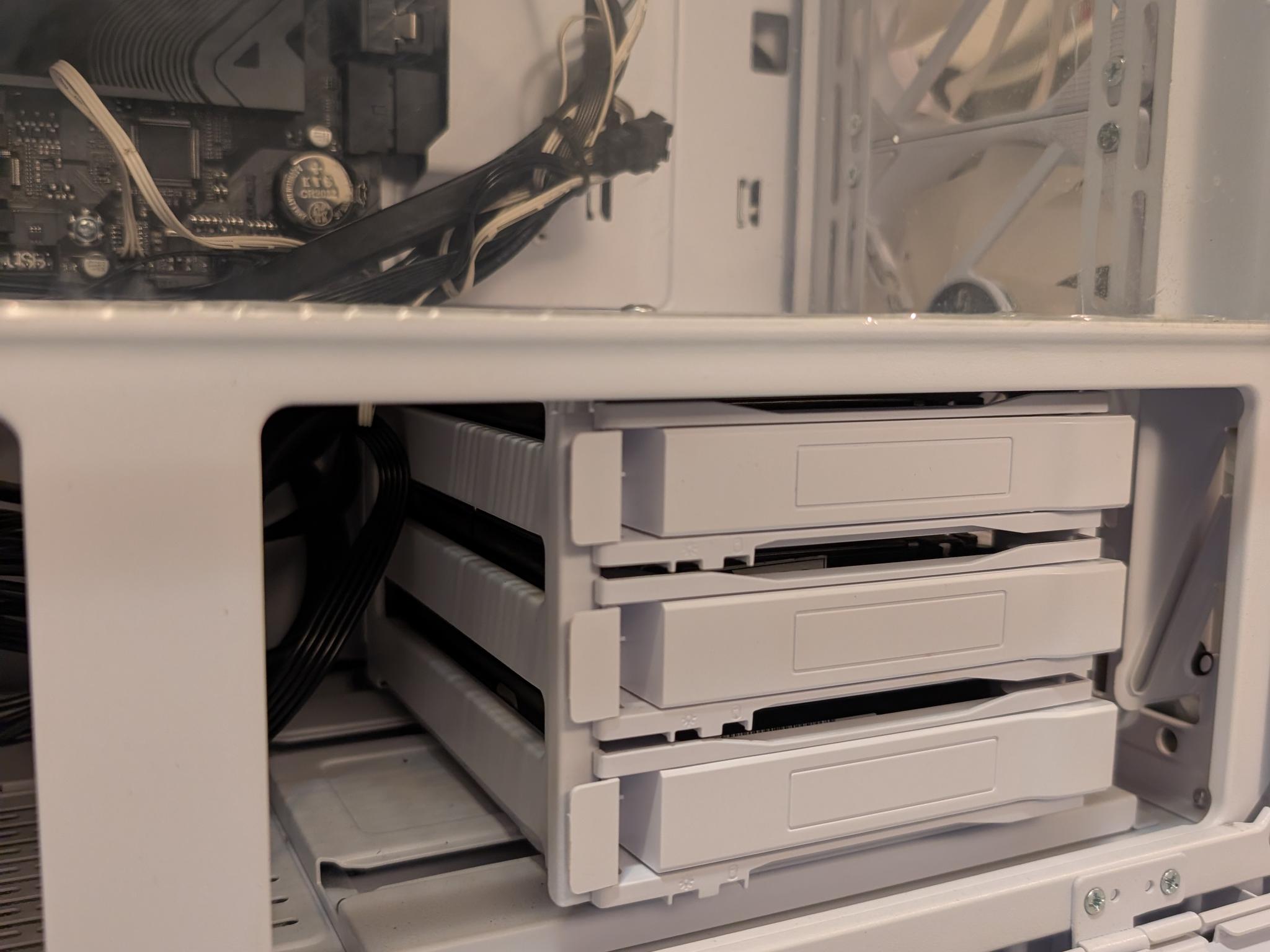 White Tempered Glass Ryzen 7 7700X 8-core RTX 3060 12GB 32GB DDR5