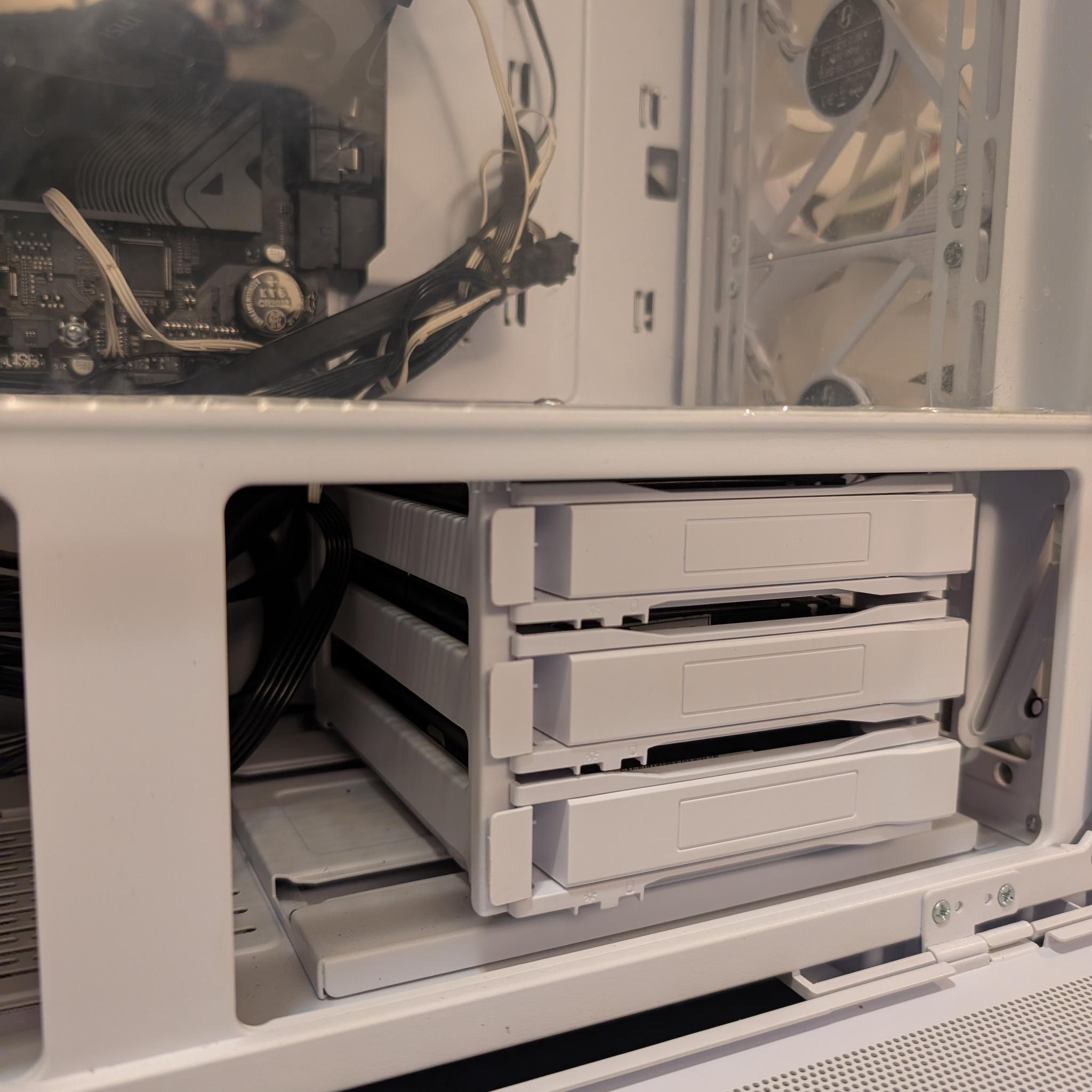 White Tempered Glass Ryzen 7 7700X 8-core RTX 3060 12GB 32GB DDR5