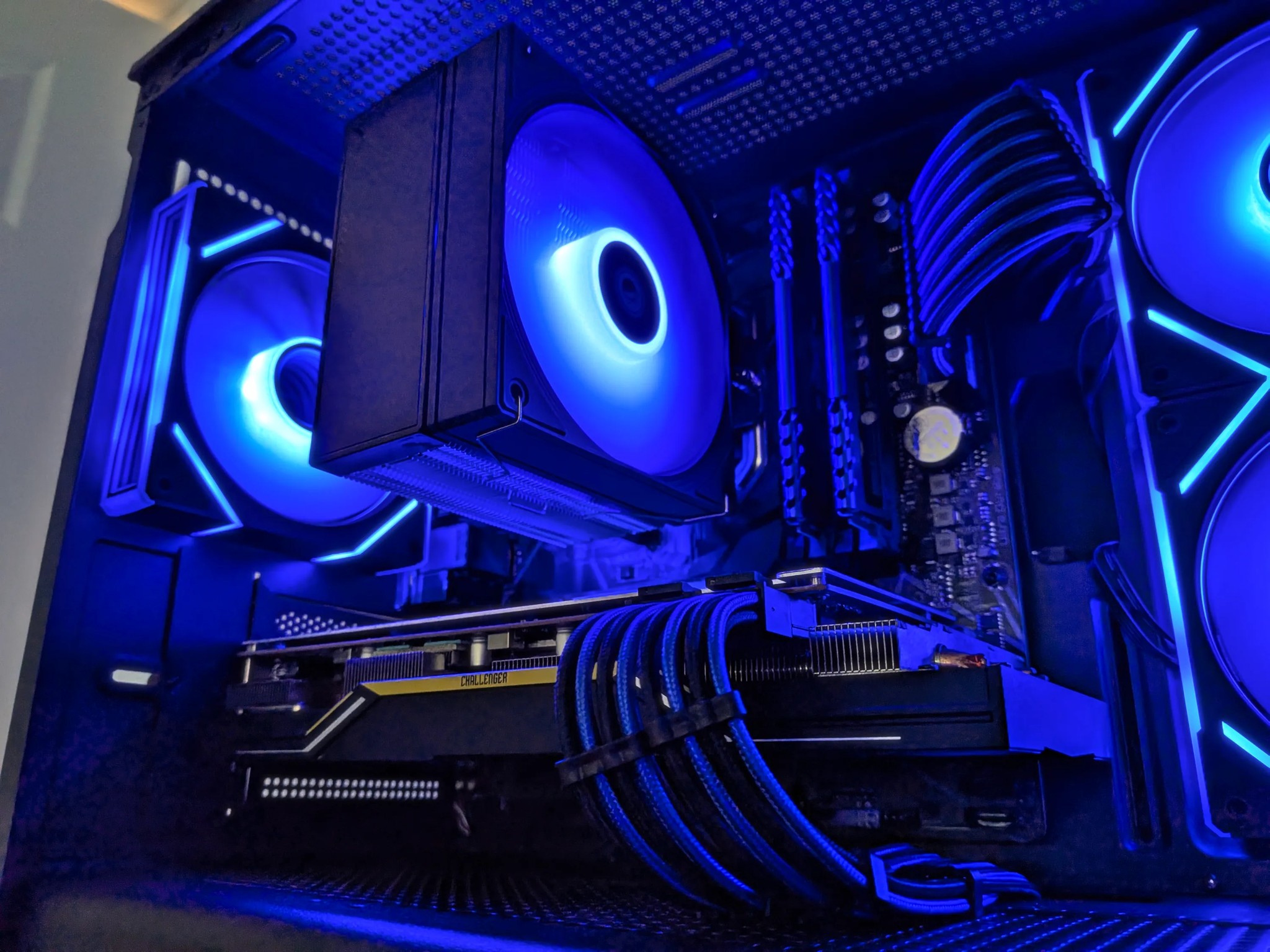 🟦"Bioluminescence"🟦 1080p Gaming PC | 5700 XT - Ryzen 5 3600 - 16GB RAM - 1TB NVME | WiFi & Win 11