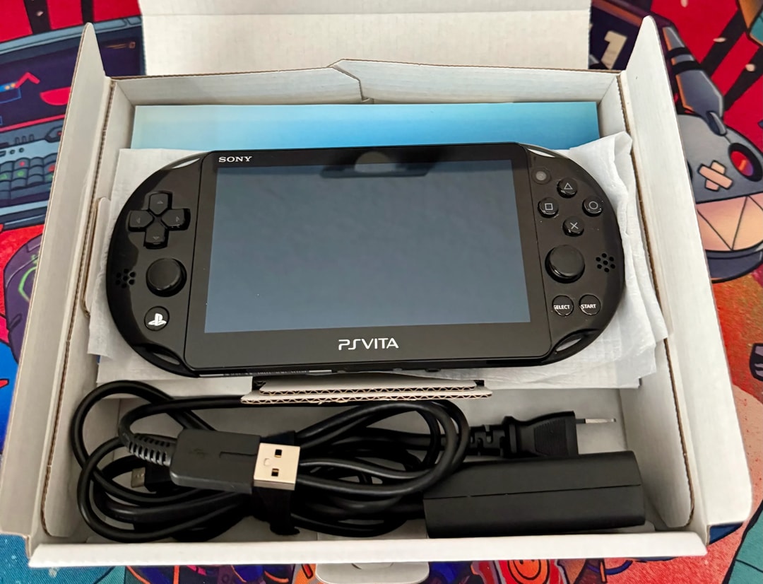 Near Mint | PSVita Console + 5 PSVita Games | PCH-2000 | Jawa