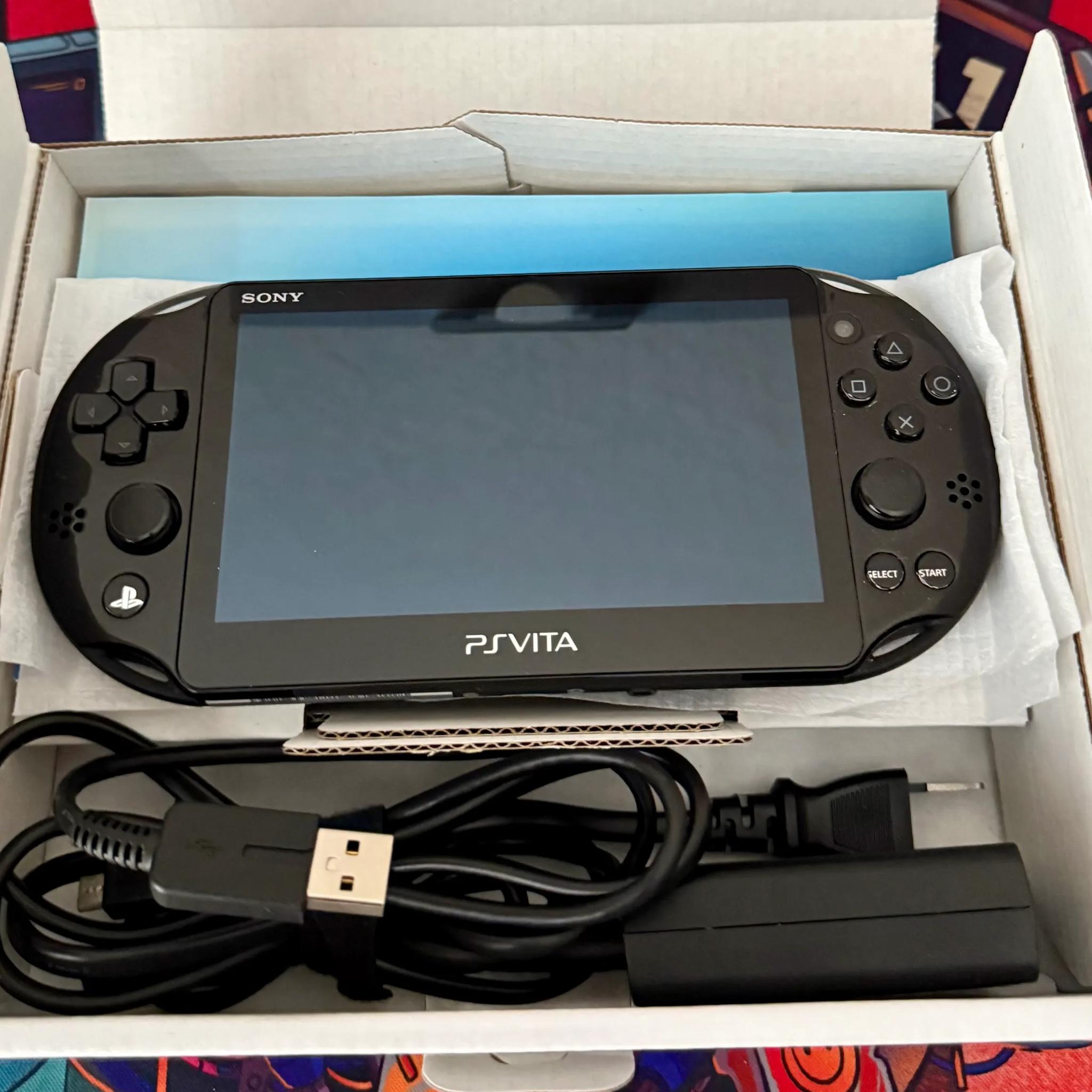 Near Mint | PSVita Console + 5 PSVita Games | PCH-2000