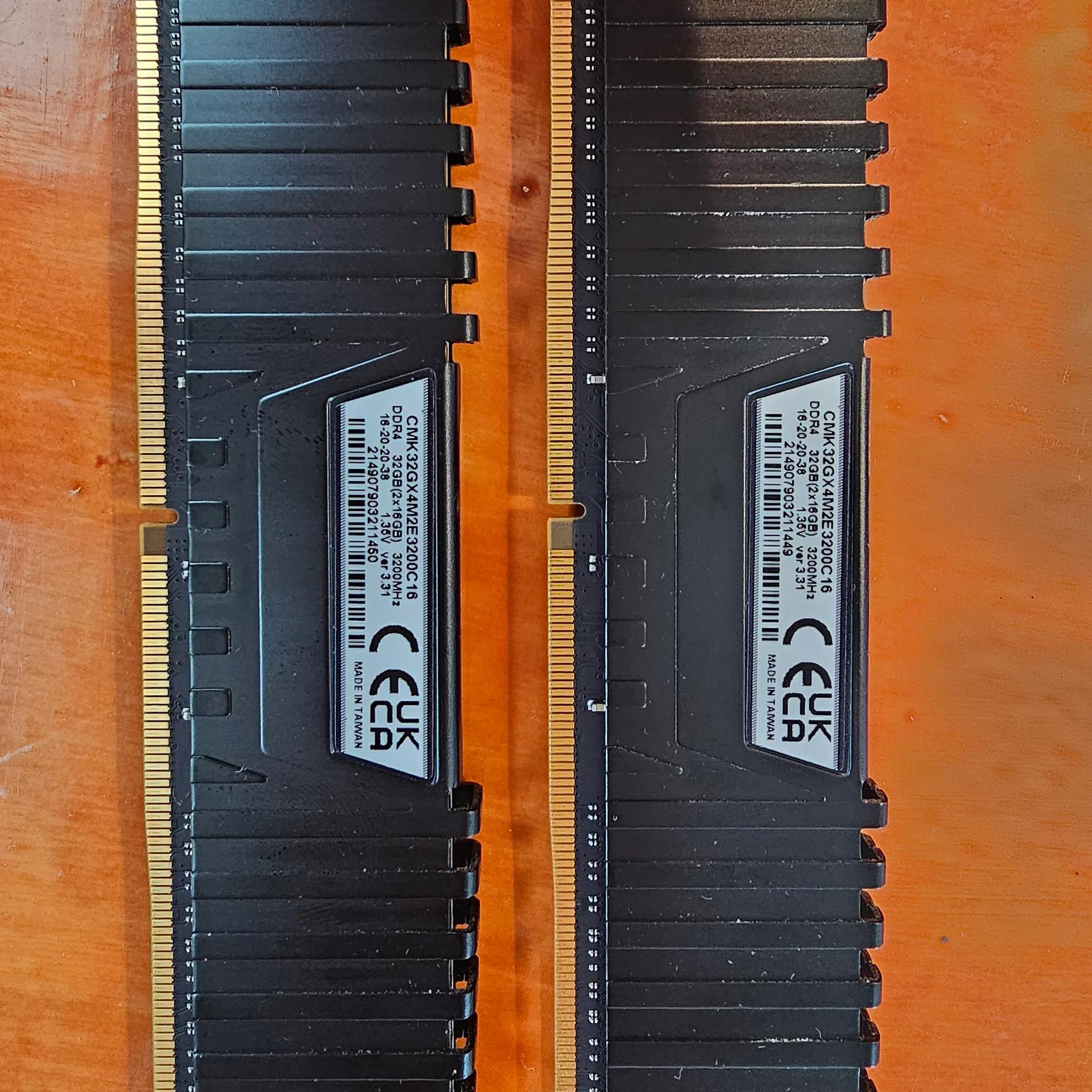Corsair Venegeance LPX DDR4 RAM (2x16GB)