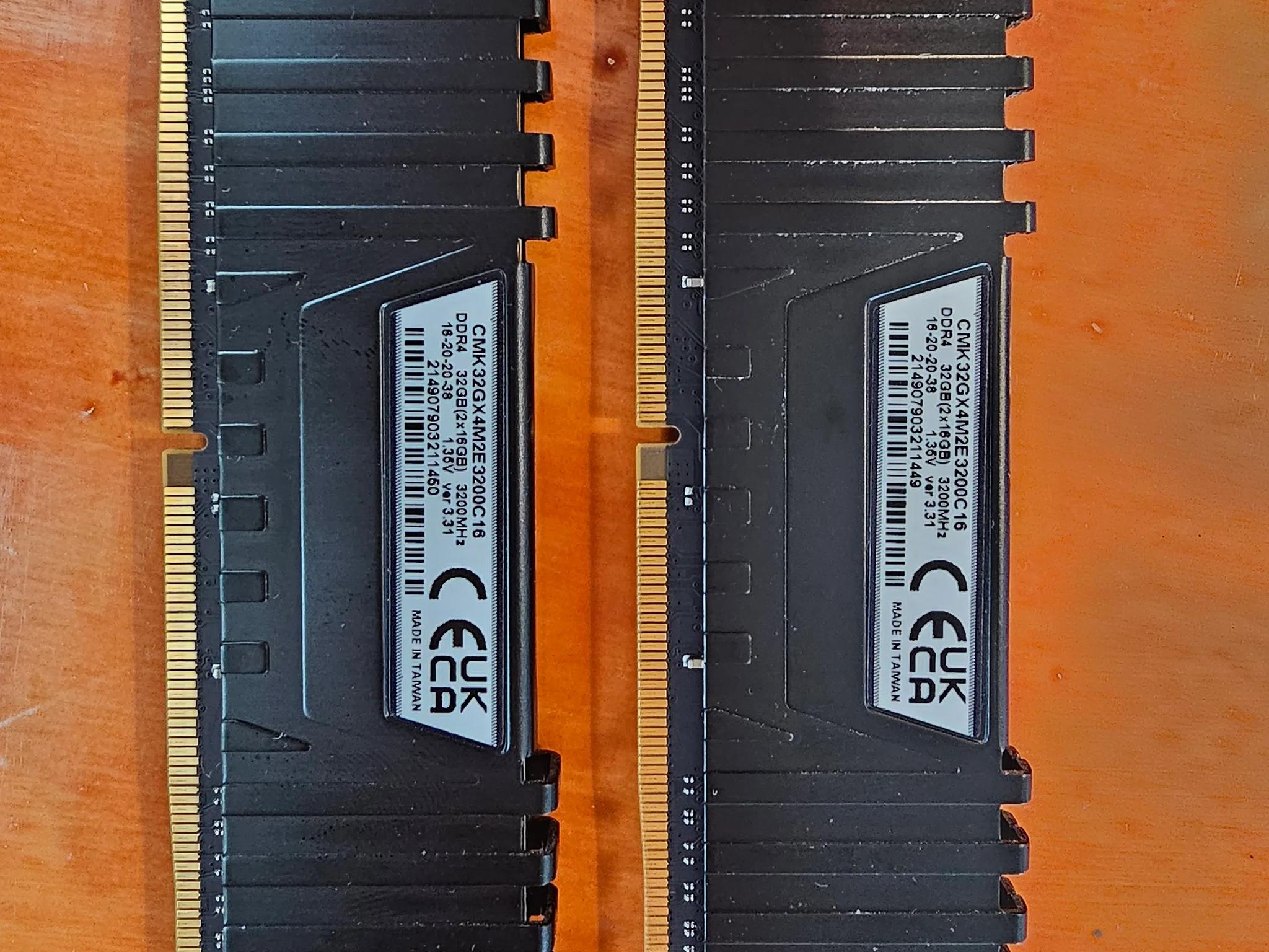 Corsair Venegeance LPX DDR4 RAM (2x16GB)