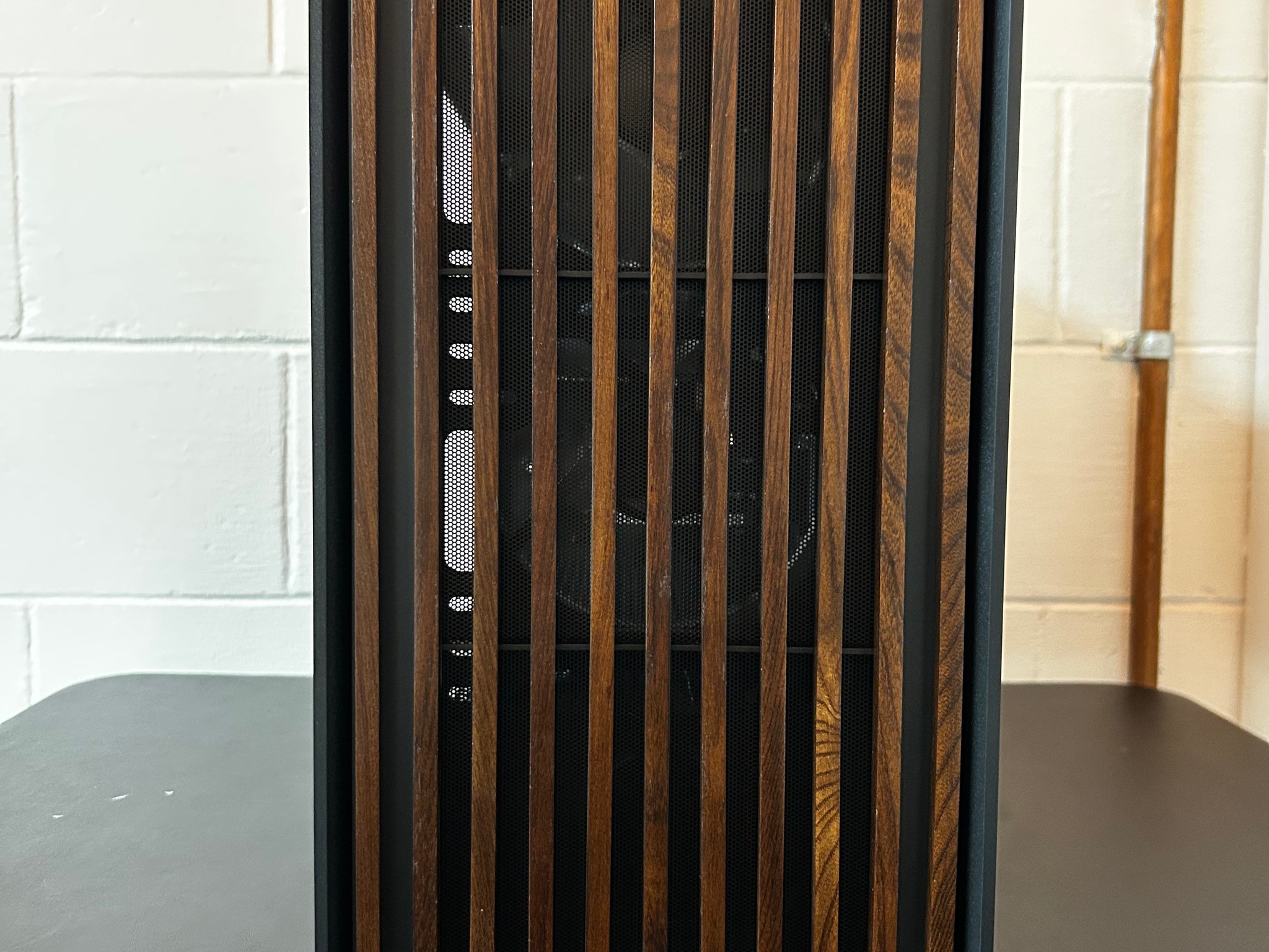 Premium 1080p Walnut Build | Ryzen 5 5600 | RTX 3060 12GB | 16GB RAM