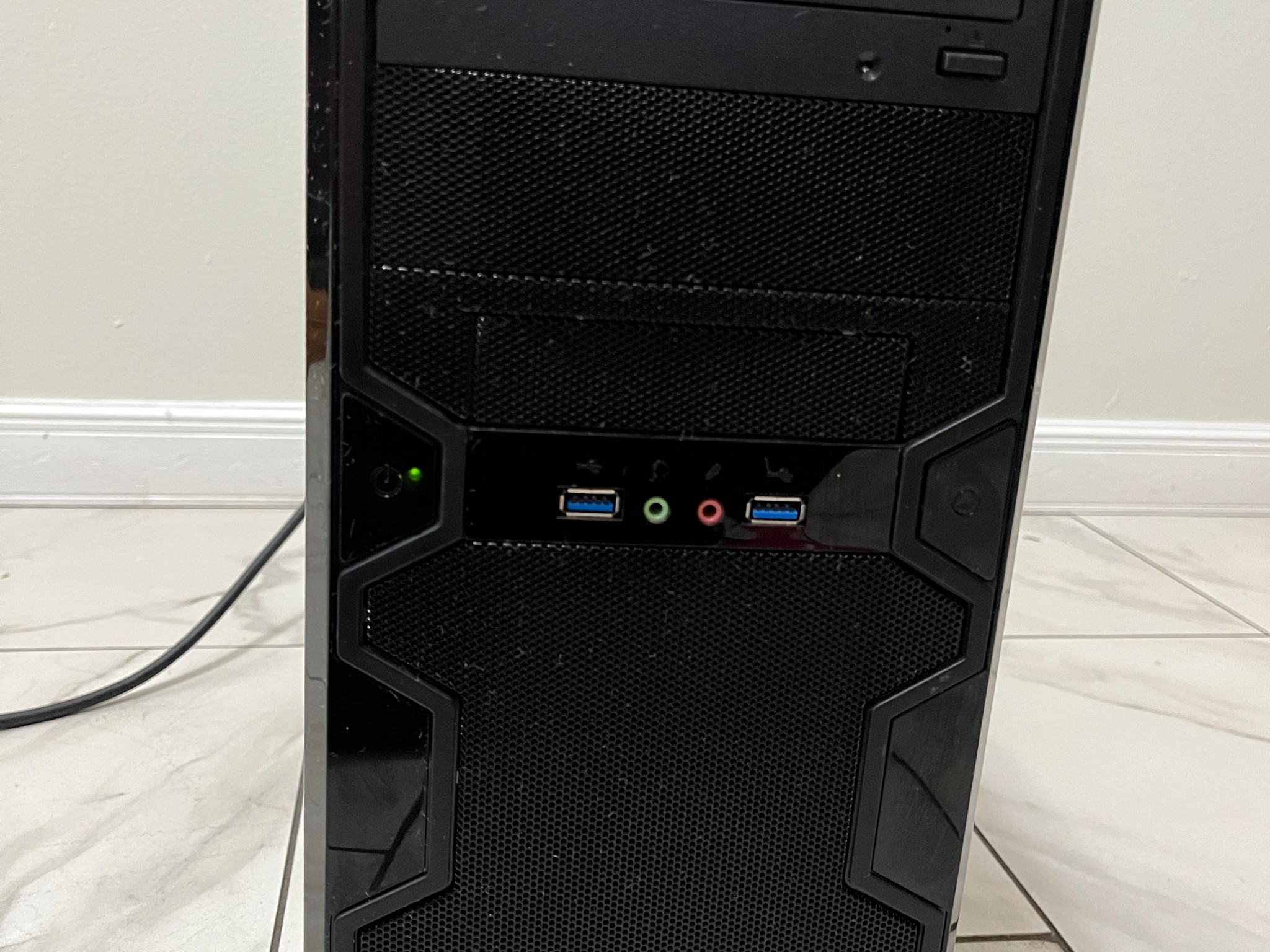 NVIDIA RTX 2080, Intel Core i7-9700, 16GB RAM, 500GB SSD - High FPS Gaming PC w/ Wi-Fi & BT