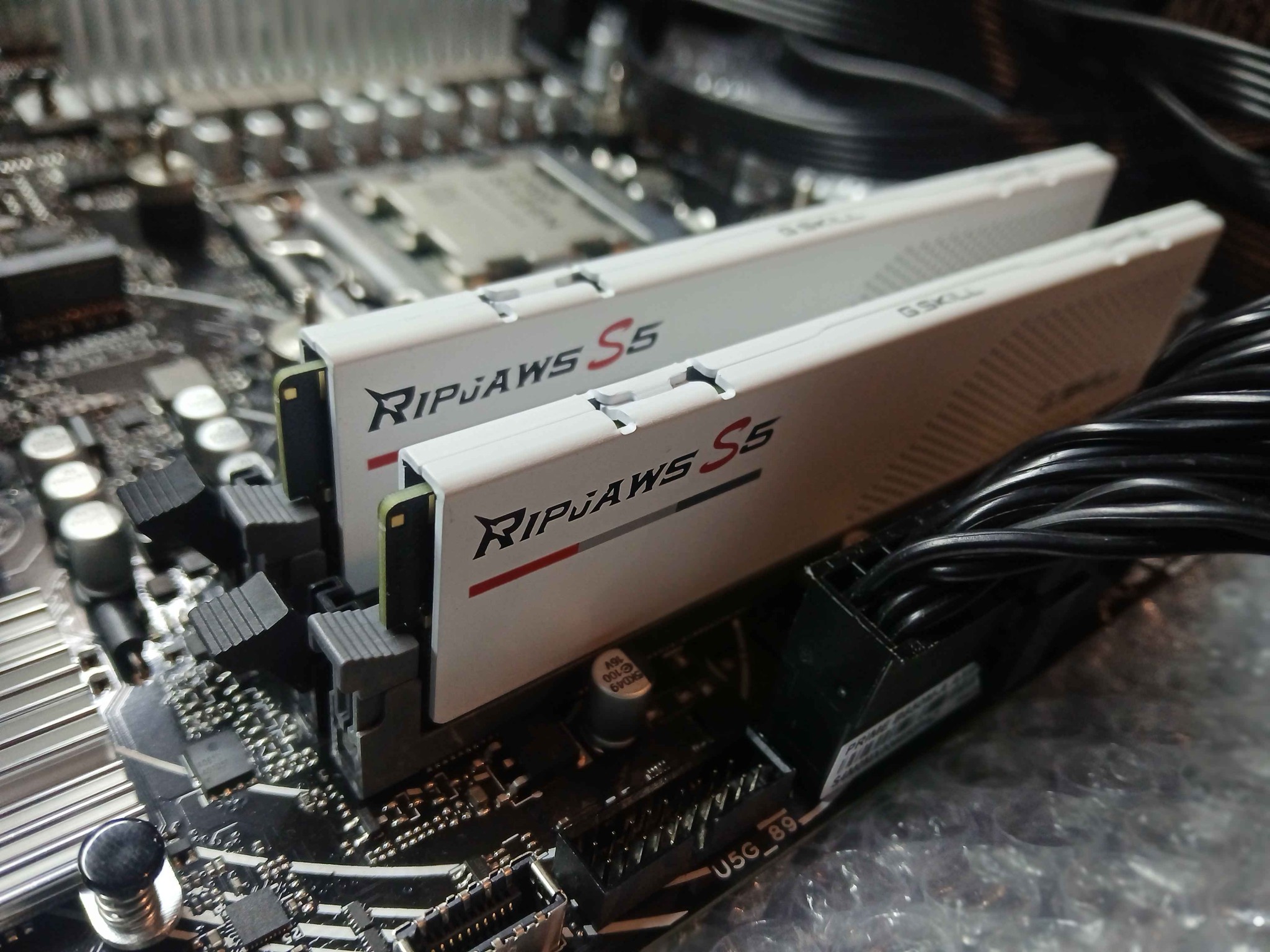 64GB CL32 (2x32gb) DDR5-6000 White G-Skill Ripjaws S5 DDR5 RAM