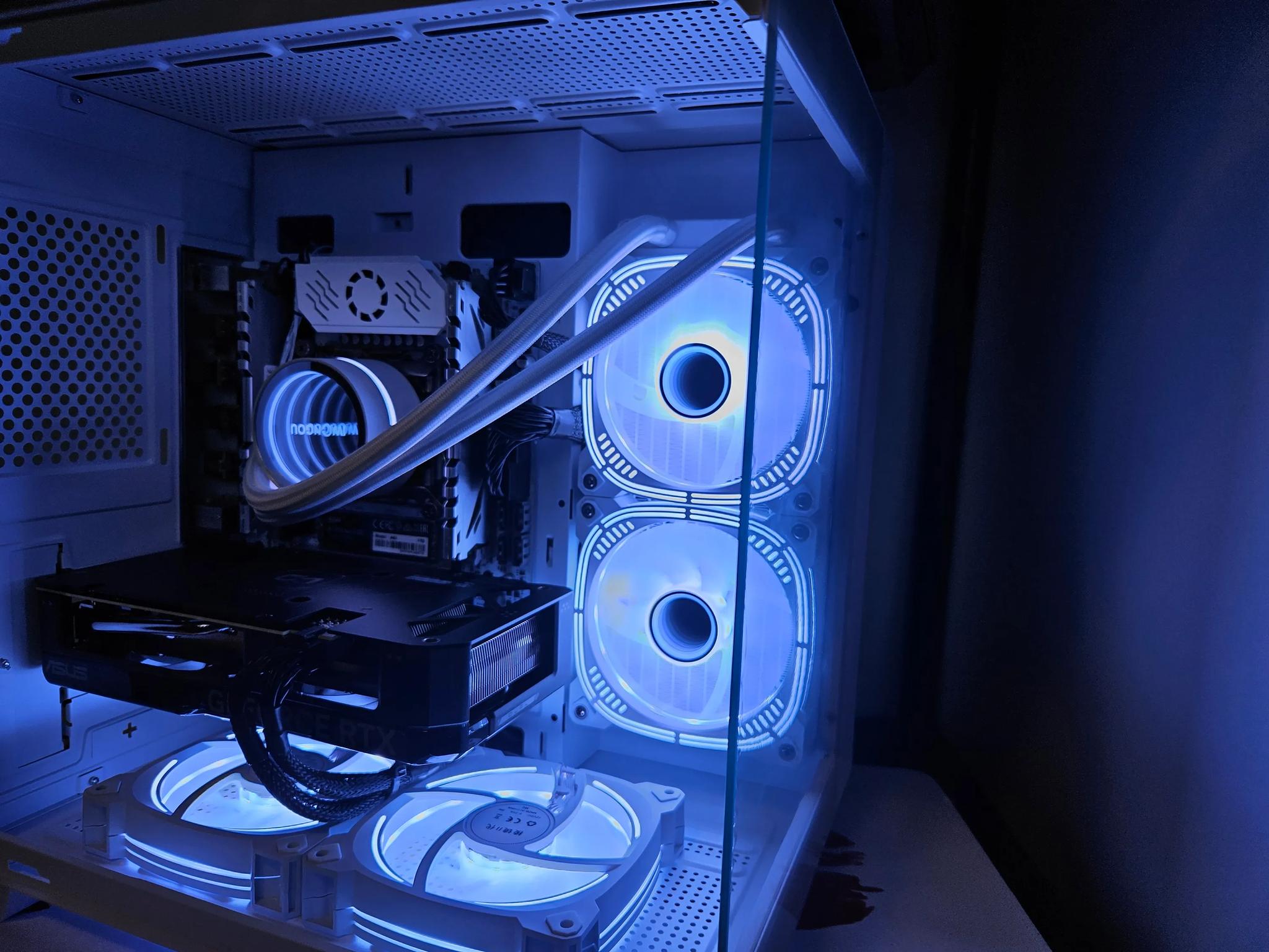 Arctic BEAST intel 14 core / 64GB RAM / 1TB SSD / RTX 4060TI