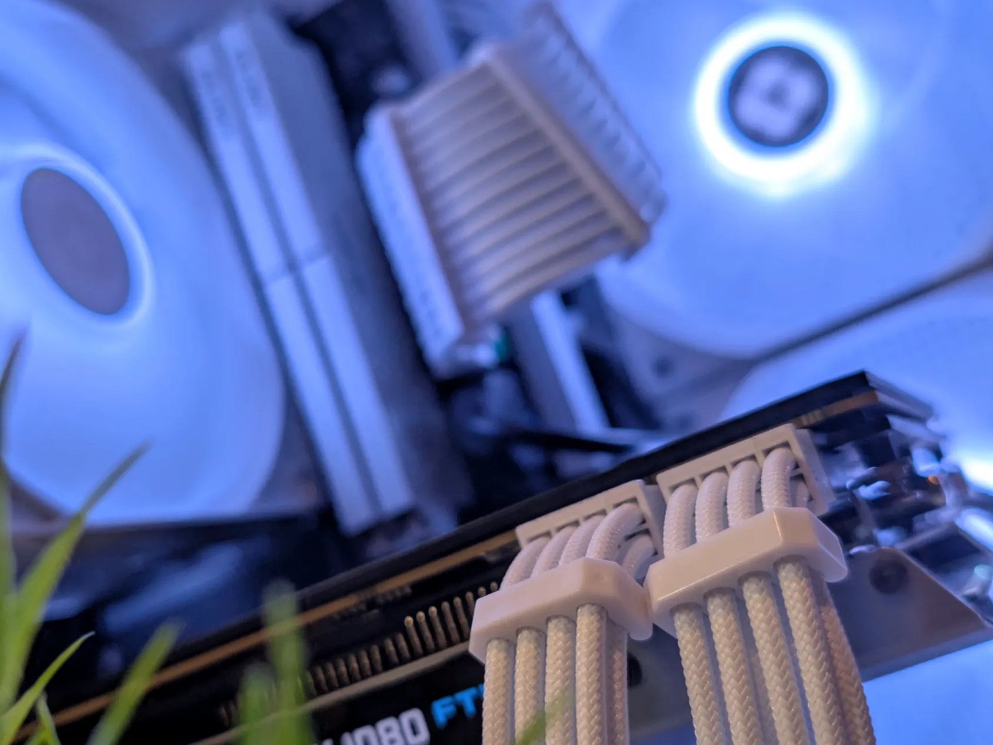 RYZEN 5 | GTX 1080 EVGA FTW2 | 16GB RAM | 500GB 4X4 NVME SSD | WINDOWS 11 PRO | WHITE GAMING PC