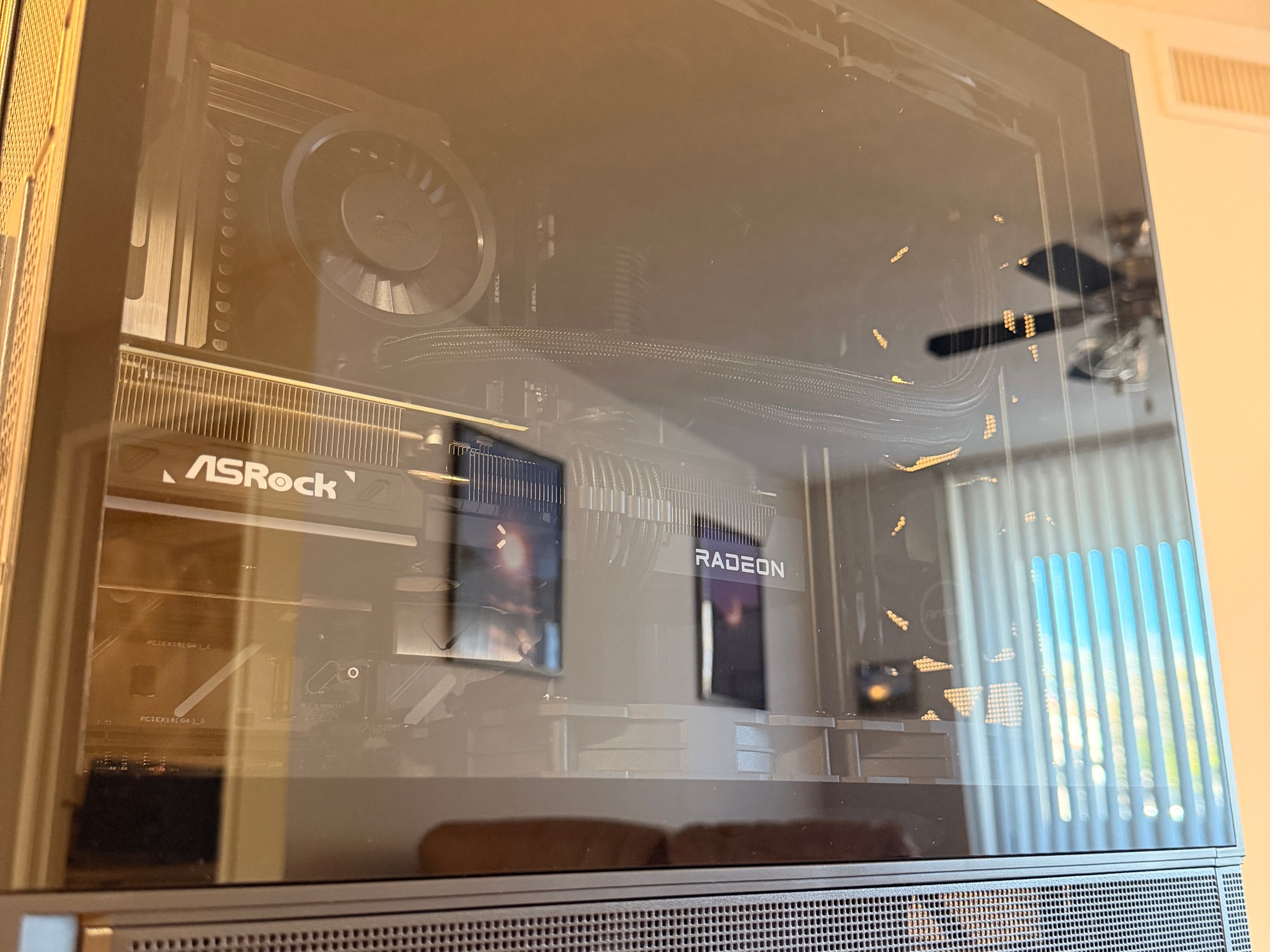 The Dark Knight – Sleeper High-End Gaming PC | 9850X3D | RX 9070 XT | WiFi 7 | No RGB