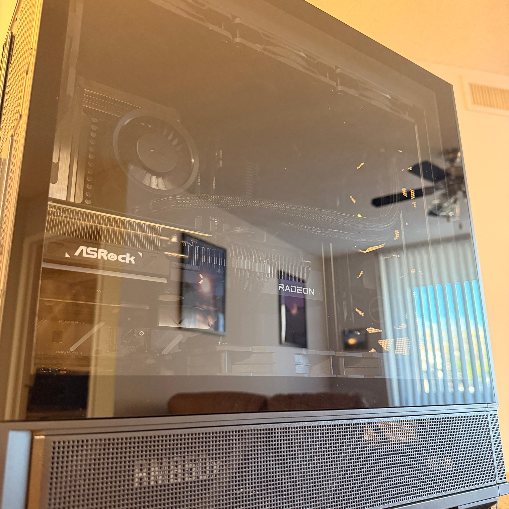 The Dark Knight – Sleeper High-End Gaming PC | 9850X3D | RX 9070 XT | WiFi 7 | No RGB