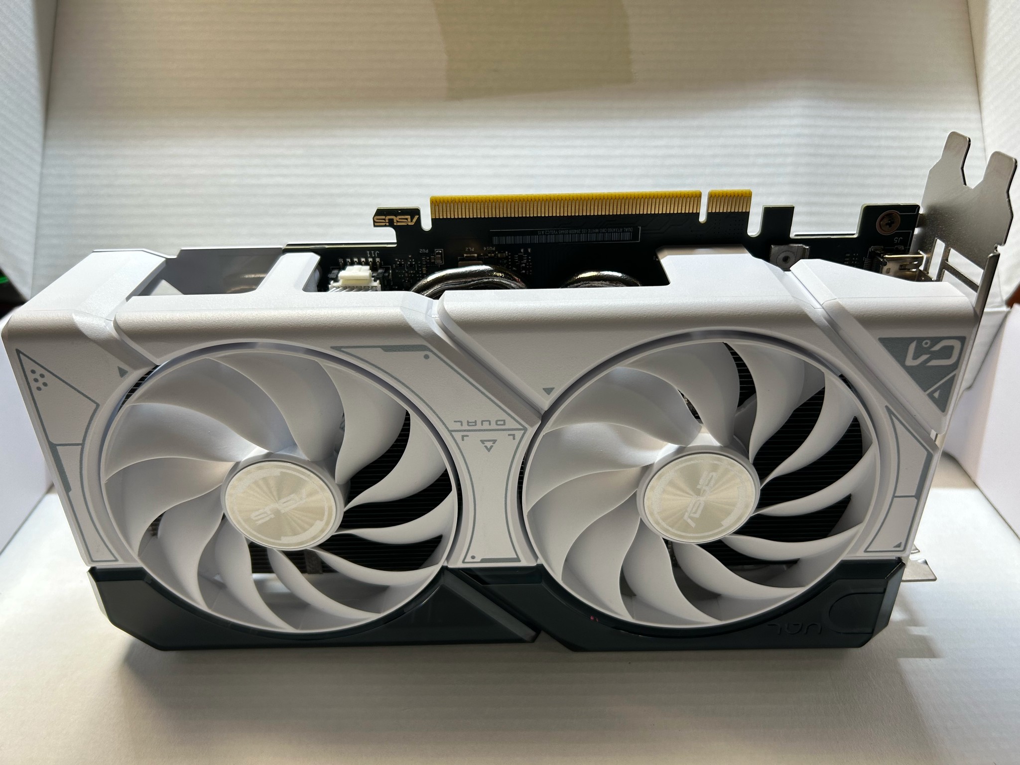 ASUS Dual GeForce RTX 4060 White OC Edition