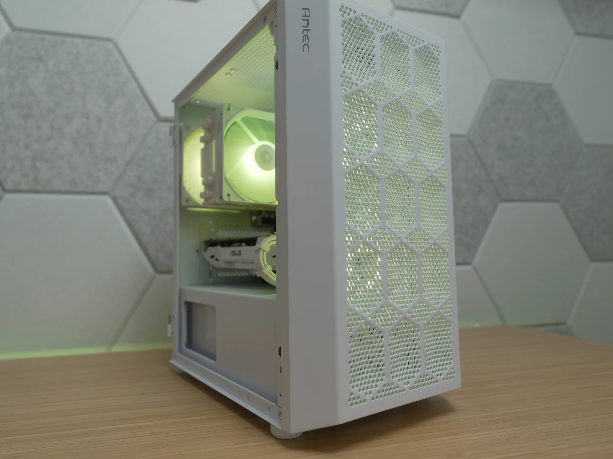 White Gaming PC (Ryzen 7 + Gtx 1070