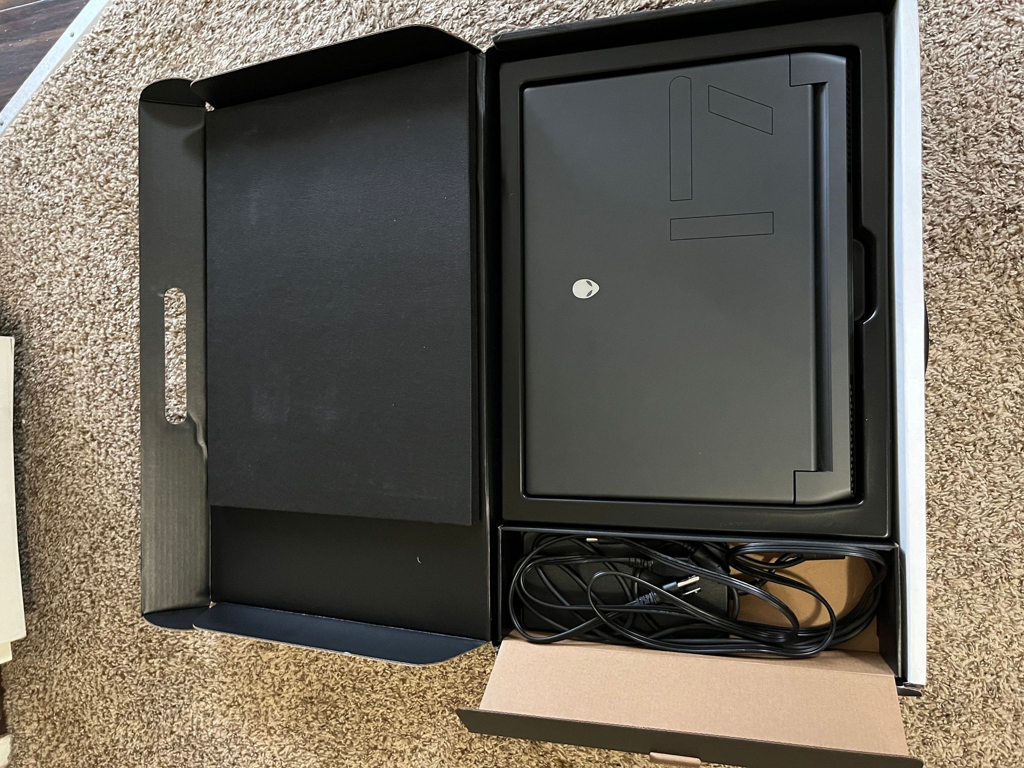 Alienware M17 R5 Ryzen 7 6800H rx6700m 1080p 165hz