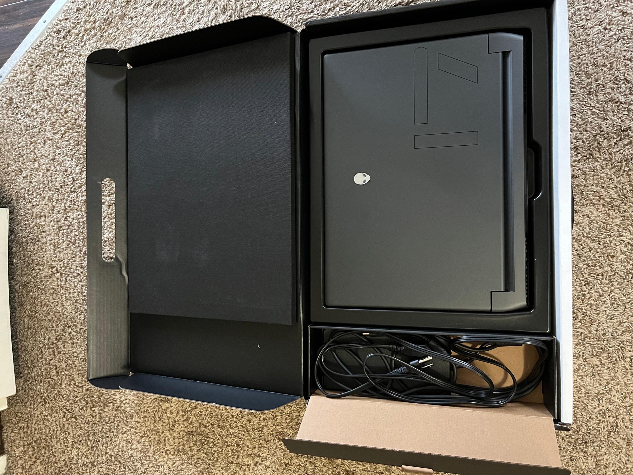 Alienware M17 R5 Ryzen 7 6800H rx6700m 1080p 165hz