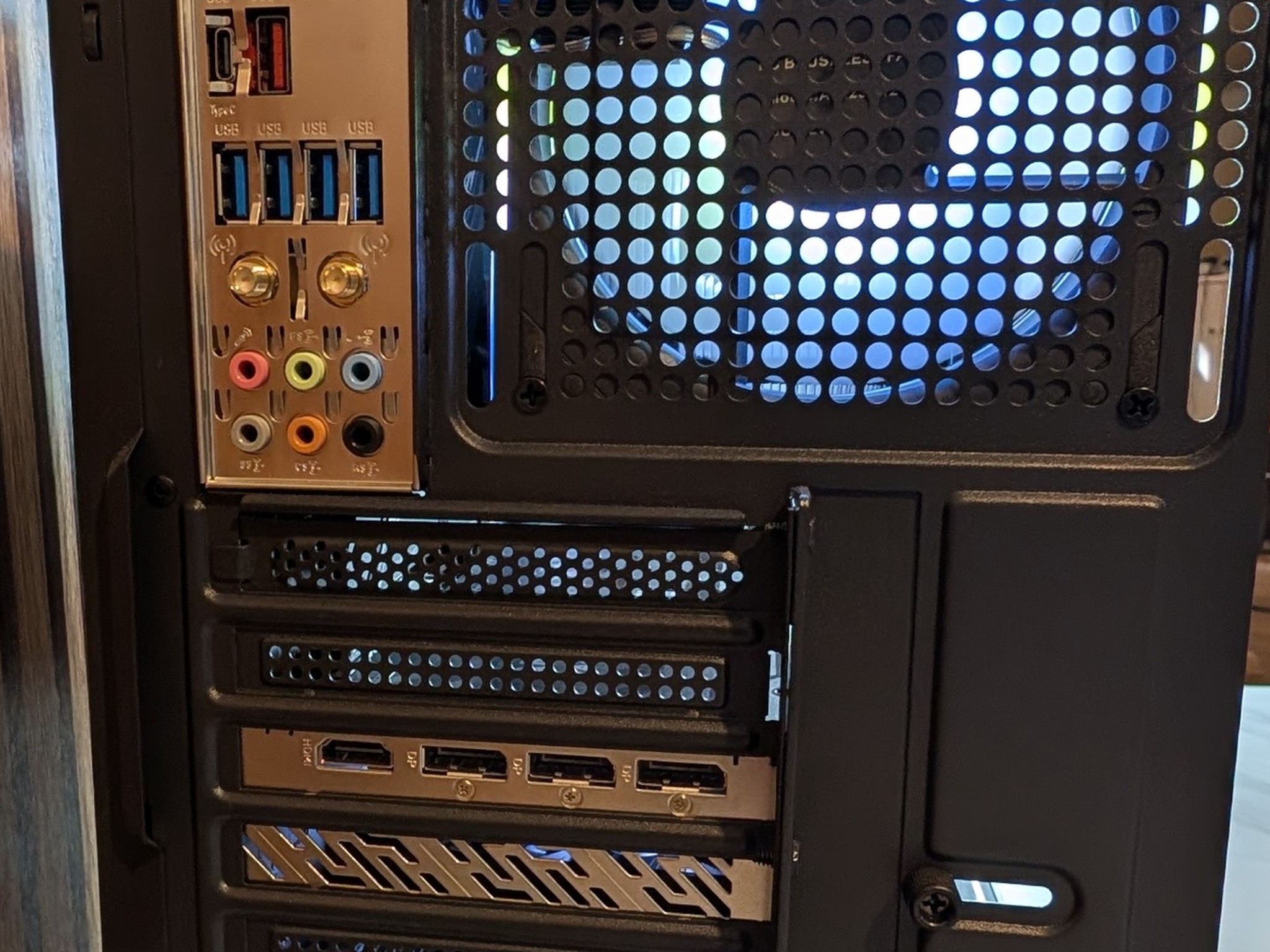 9070 16GB | RYZEN 5 7600X | 16GB DDR5 | 1TB NVME | 750W