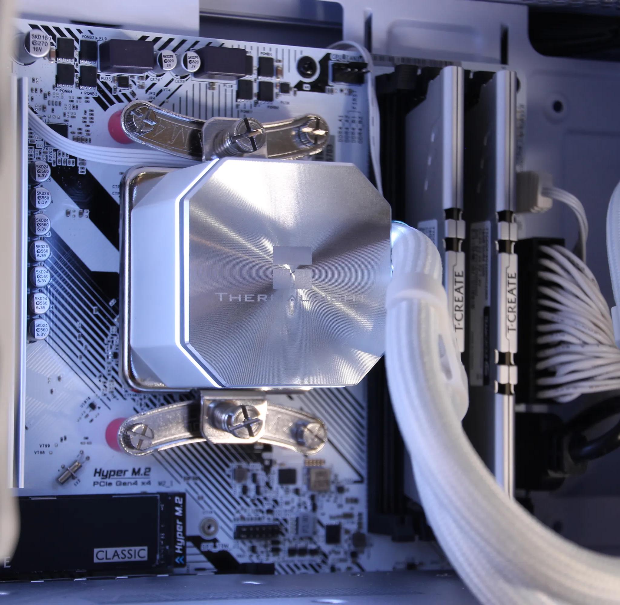 𝙄𝘾𝙀𝙀 // Ryzen 7 3700X, RTX 3070 // Mid-range Gaming PC