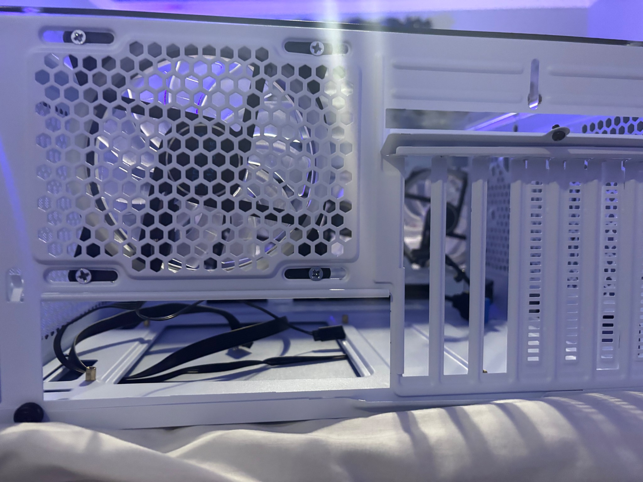White ATX PC case ‼️NO FRONT PANEL SCREWS‼️