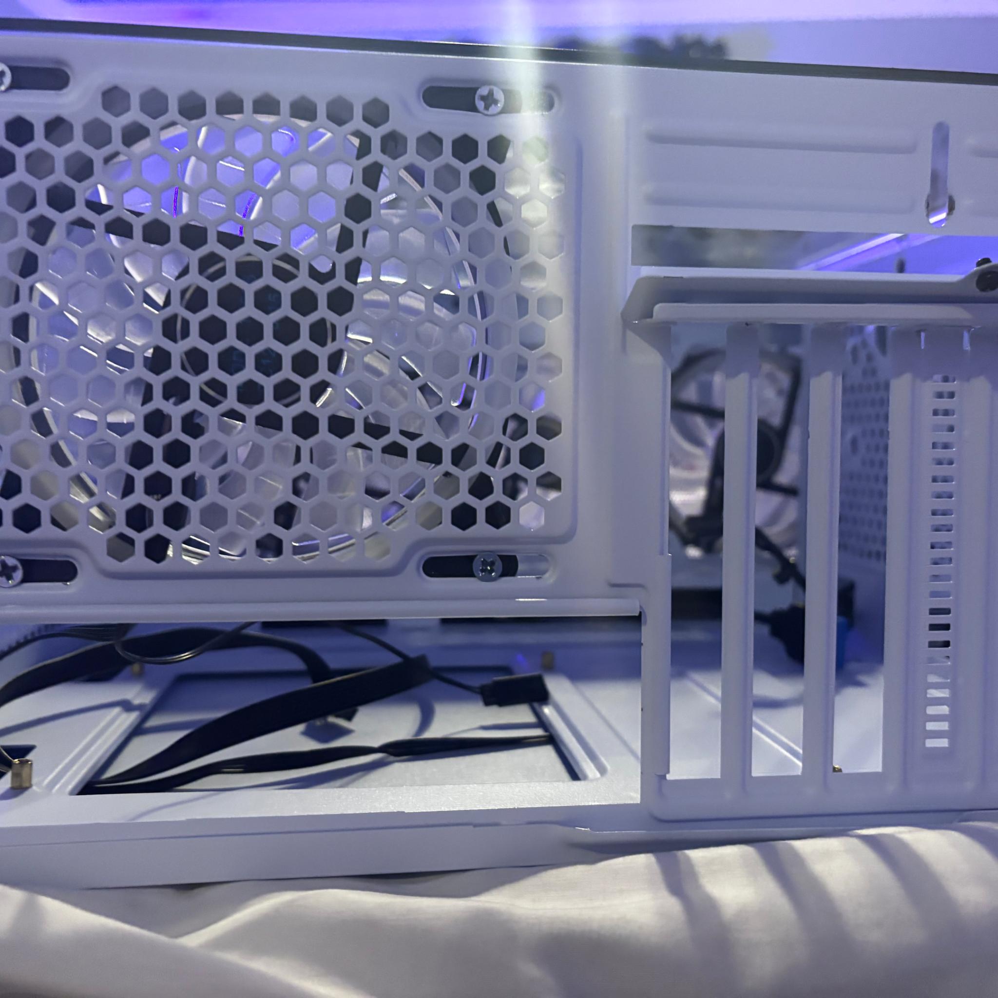 White ATX PC case ‼️NO FRONT PANEL SCREWS‼️