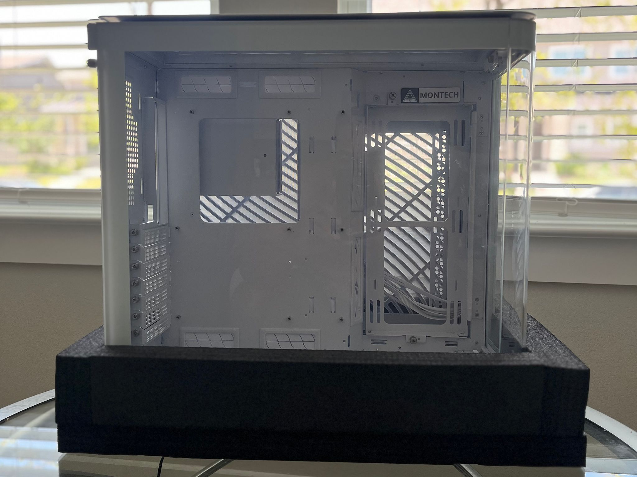 **SUMMER SALE** MONTECH KING 95 DUAL-CHAMBER ATX MID-TOWER PC CASE (WHITE) GREAT CONDITION
