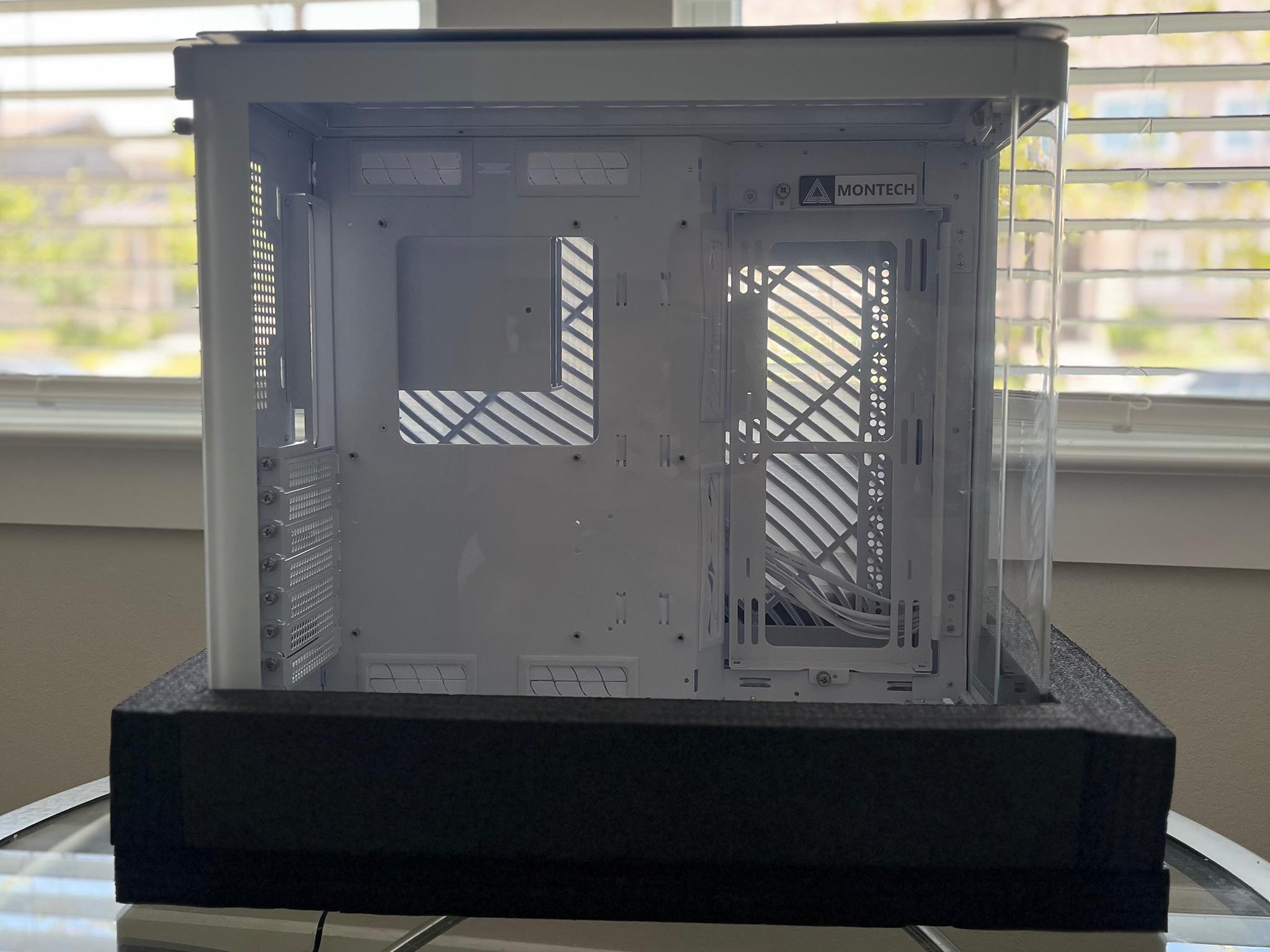 **SUMMER SALE** MONTECH KING 95 DUAL-CHAMBER ATX MID-TOWER PC CASE (WHITE) GREAT CONDITION