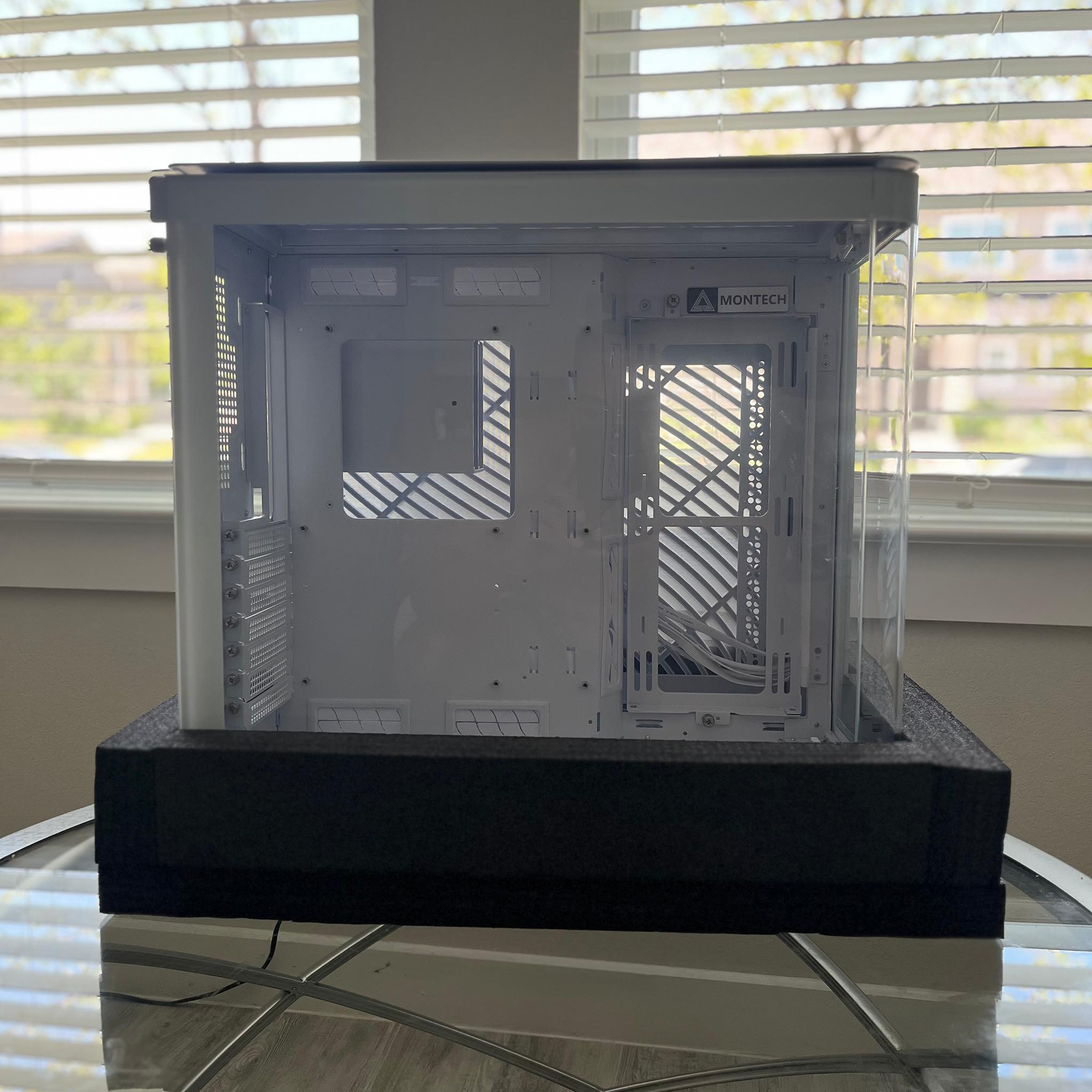 **SUMMER SALE** MONTECH KING 95 DUAL-CHAMBER ATX MID-TOWER PC CASE (WHITE) GREAT CONDITION