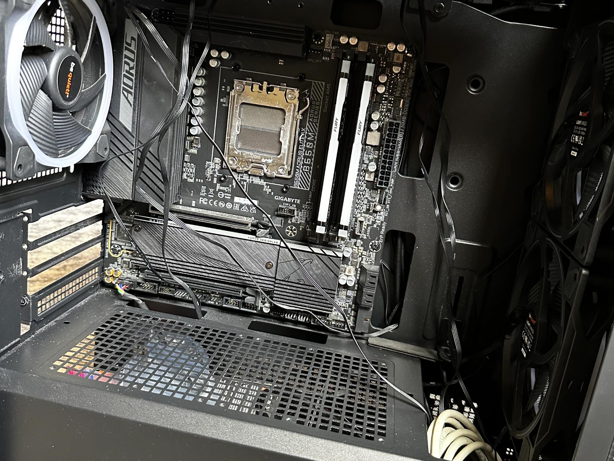 Deepcool CH370 Micro-ATX case, Gigabyte B650M Wifi motherboard, DDR5 RGB 5600, Be Quiet Light Wings