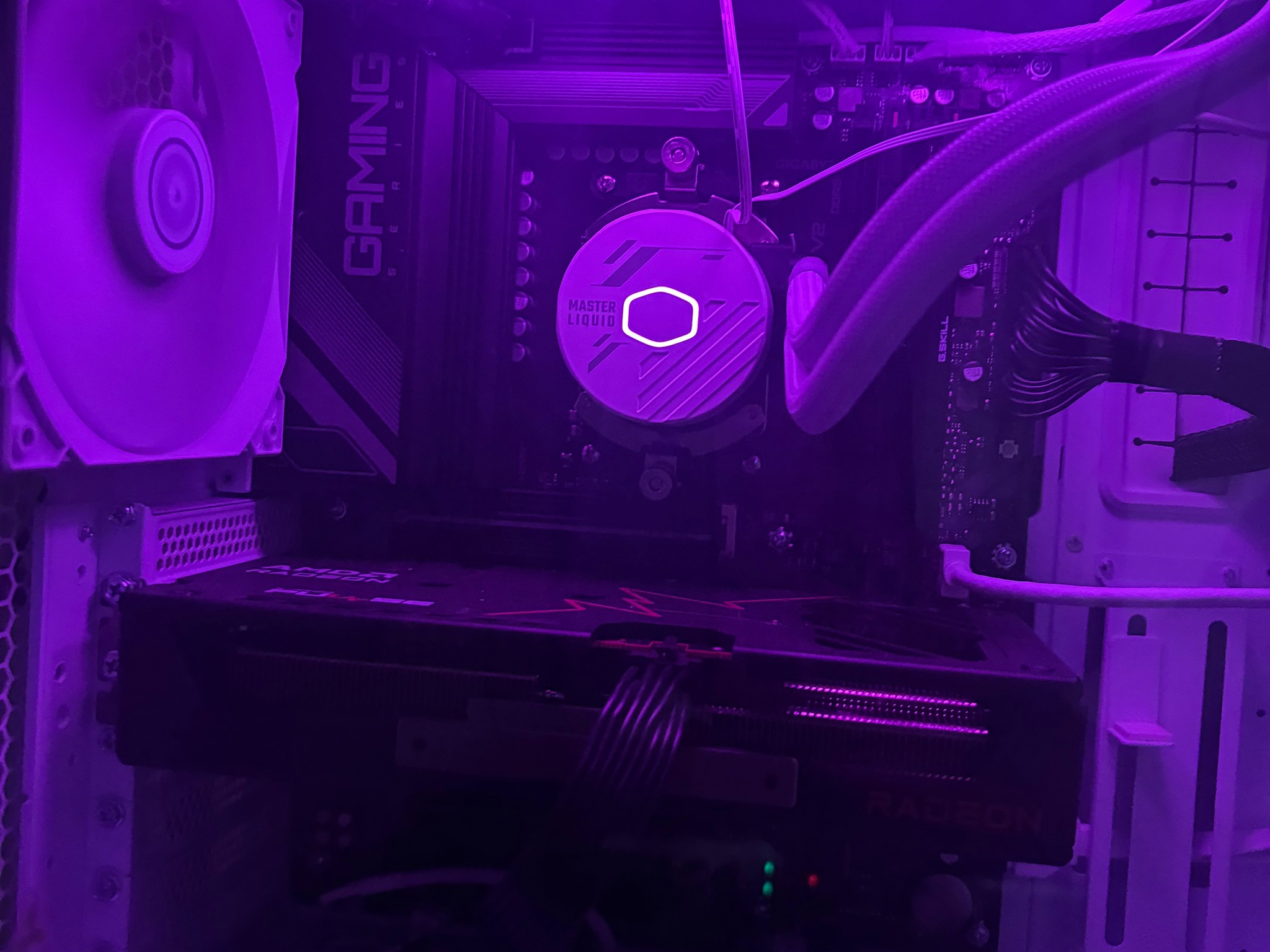 Radeon RX 9060 XT 16GB Custom Gaming PC - Ryzen 7 7700X, 32GB RAM, 2TB NVMe SSD
