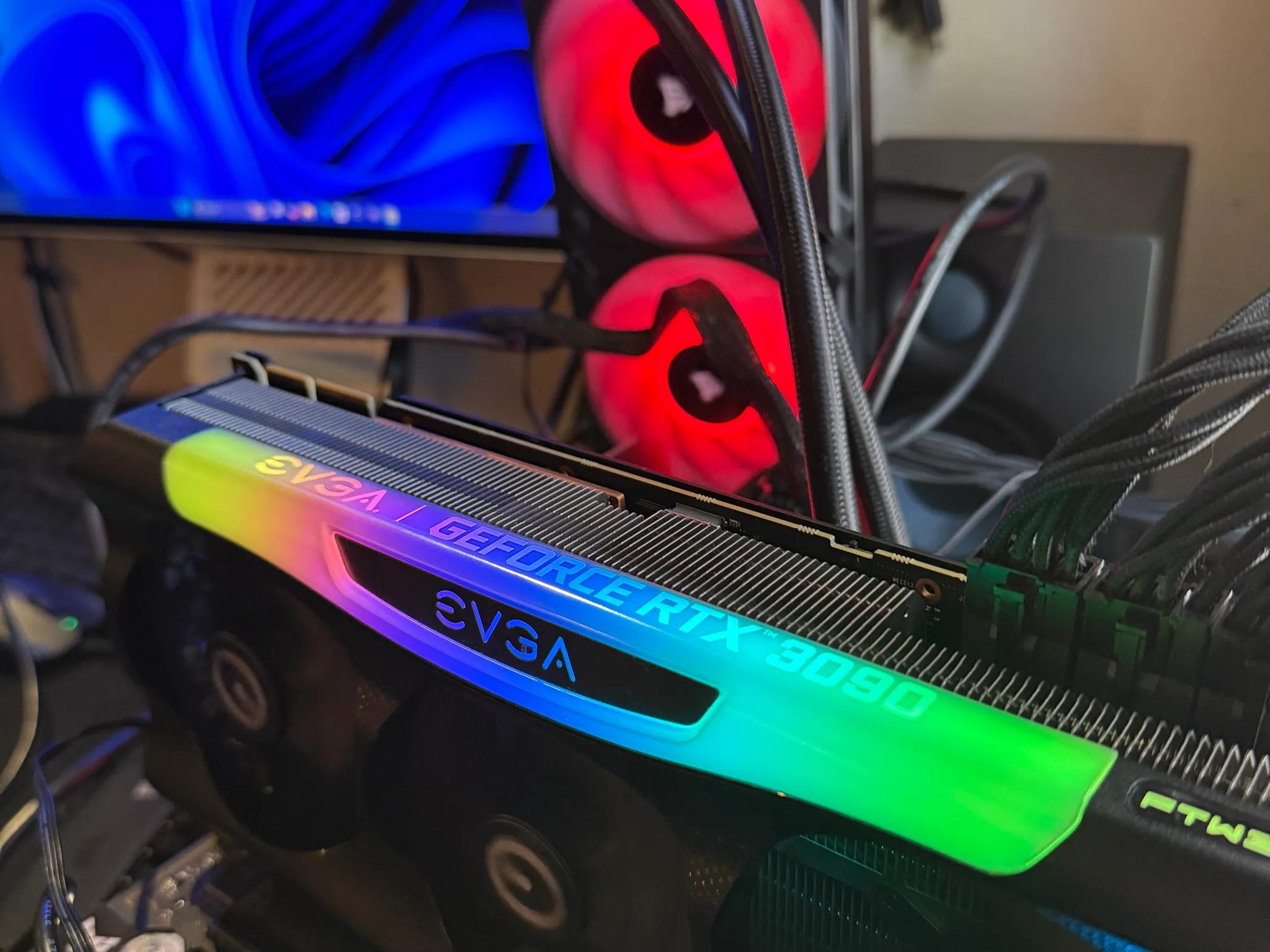 E.V.G.A NVIDIA RTX 3090 FTW3 24GB DDR6X RUNS LIKE A DREAM