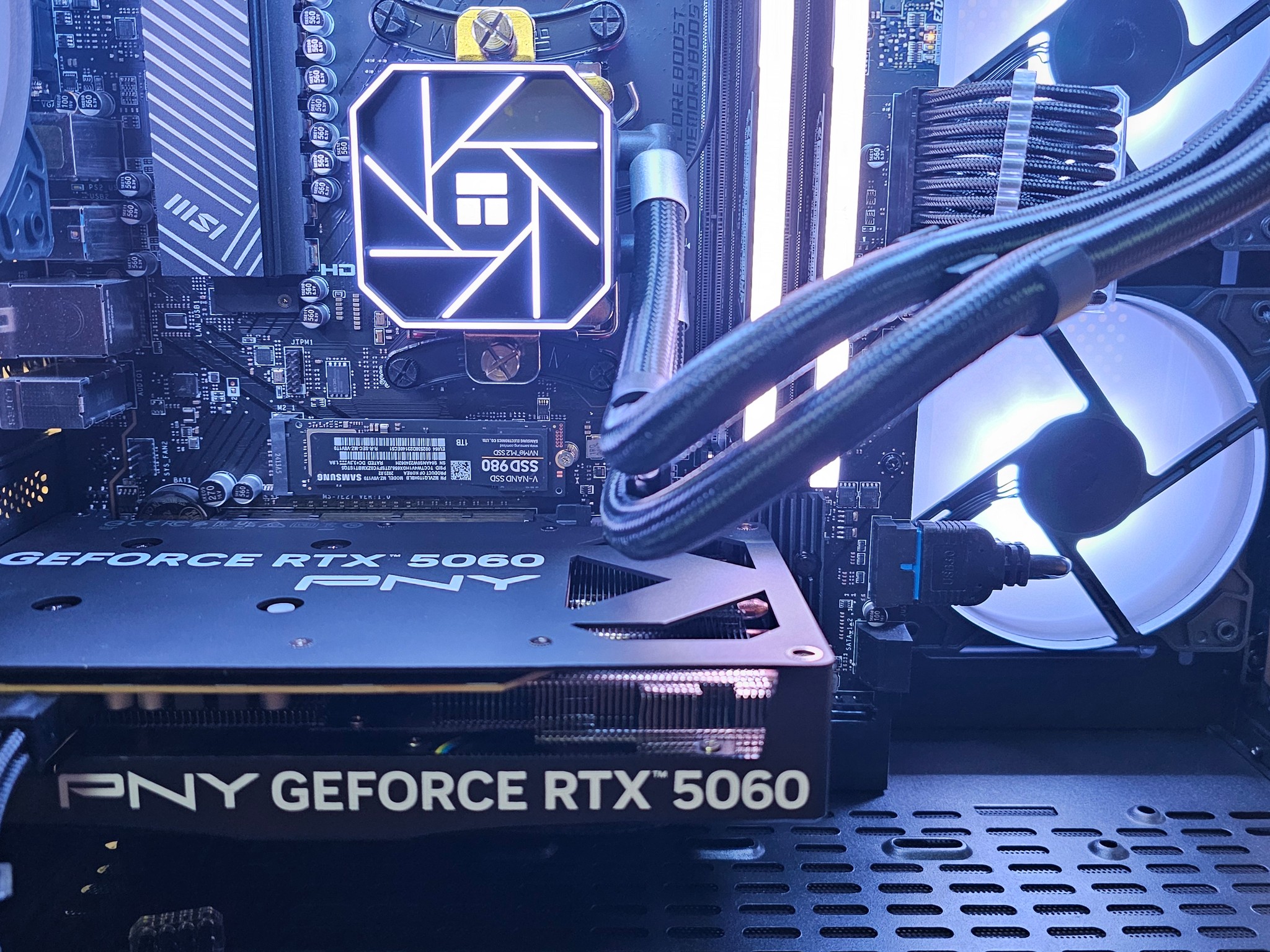 RTX 5060 | RYZEN 7500F | 32GB DDR5 | 1TB SSD | GAMING PC