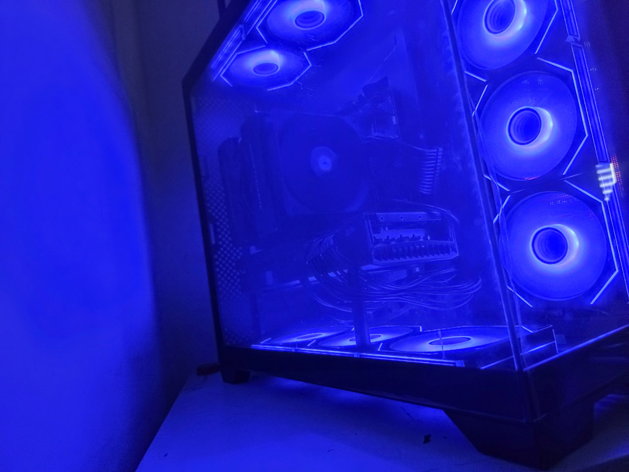 Radeon RX 7900 XTX Custom Gaming PC - Ryzen 7 9800X3D, 32GB RAM, 1TB NVMe SSD